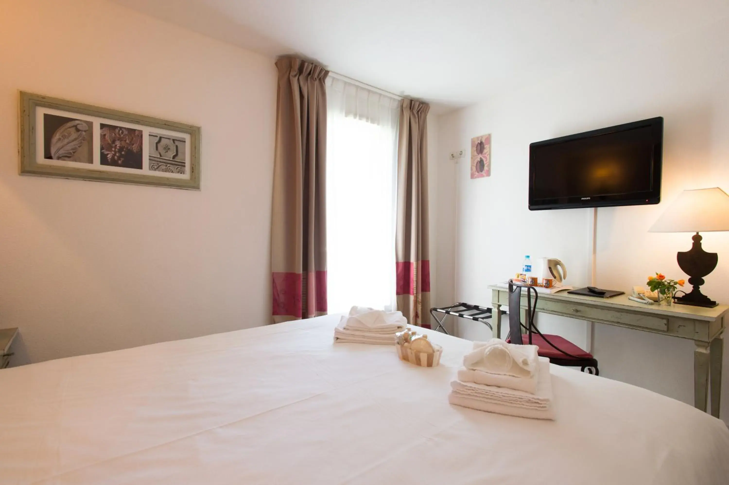 Photo of the whole room, Bed in Best Western Hôtel Aurélia Photo of the whole room, Bed in Best Western Hôtel Aurélia