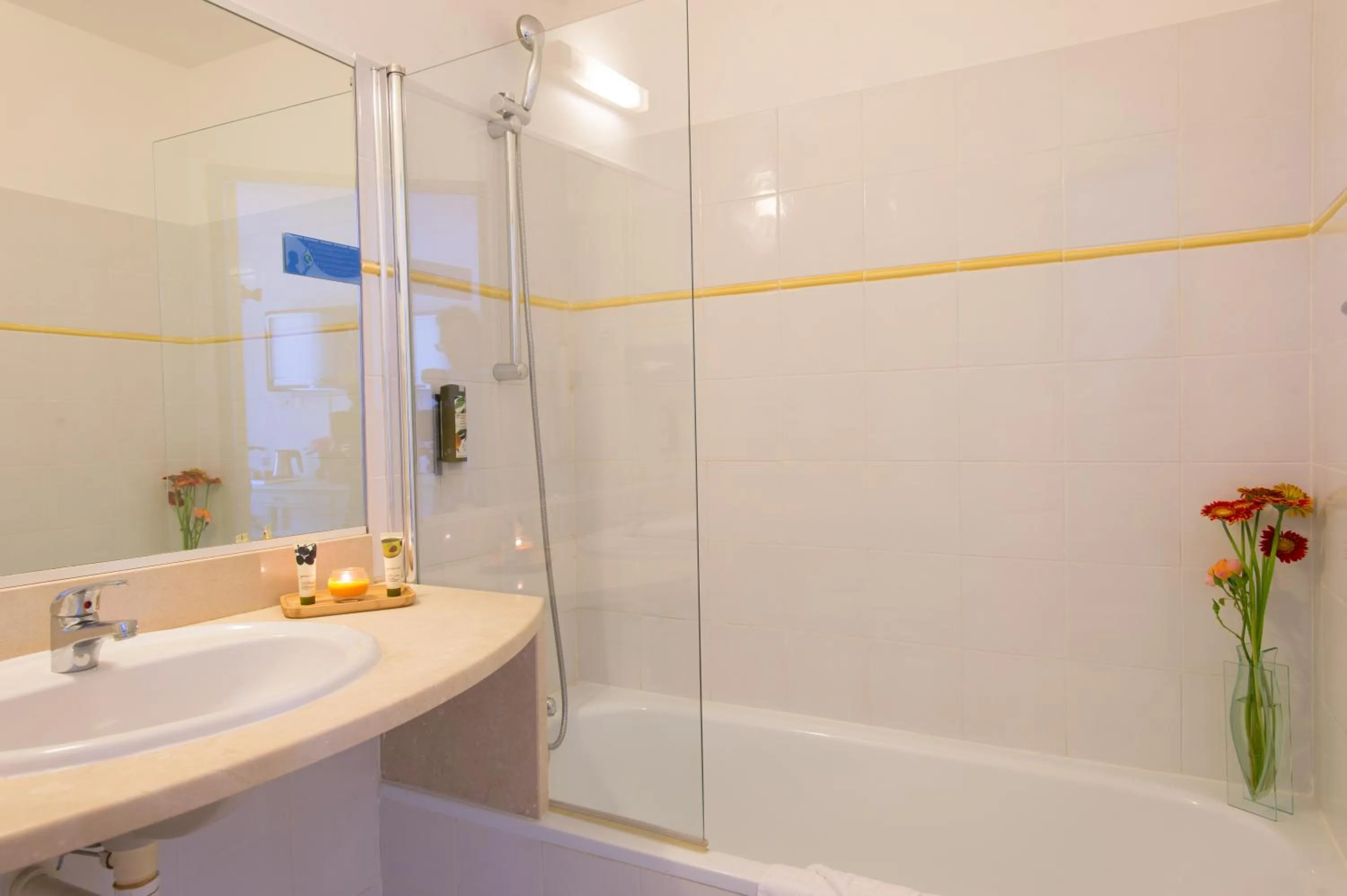 Bathroom in Best Western Hôtel Aurélia