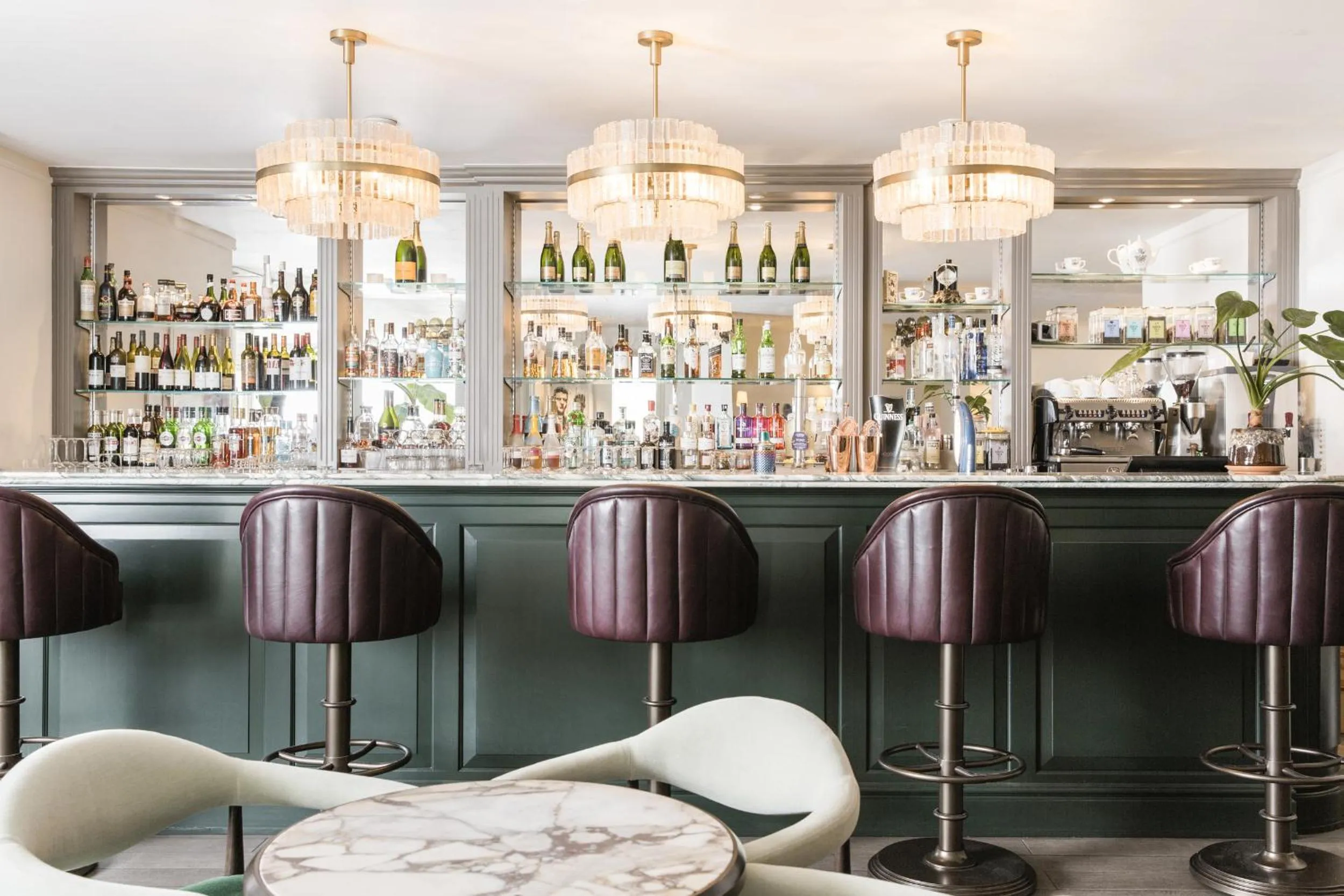 Lounge or bar in Dart Marina Hotel