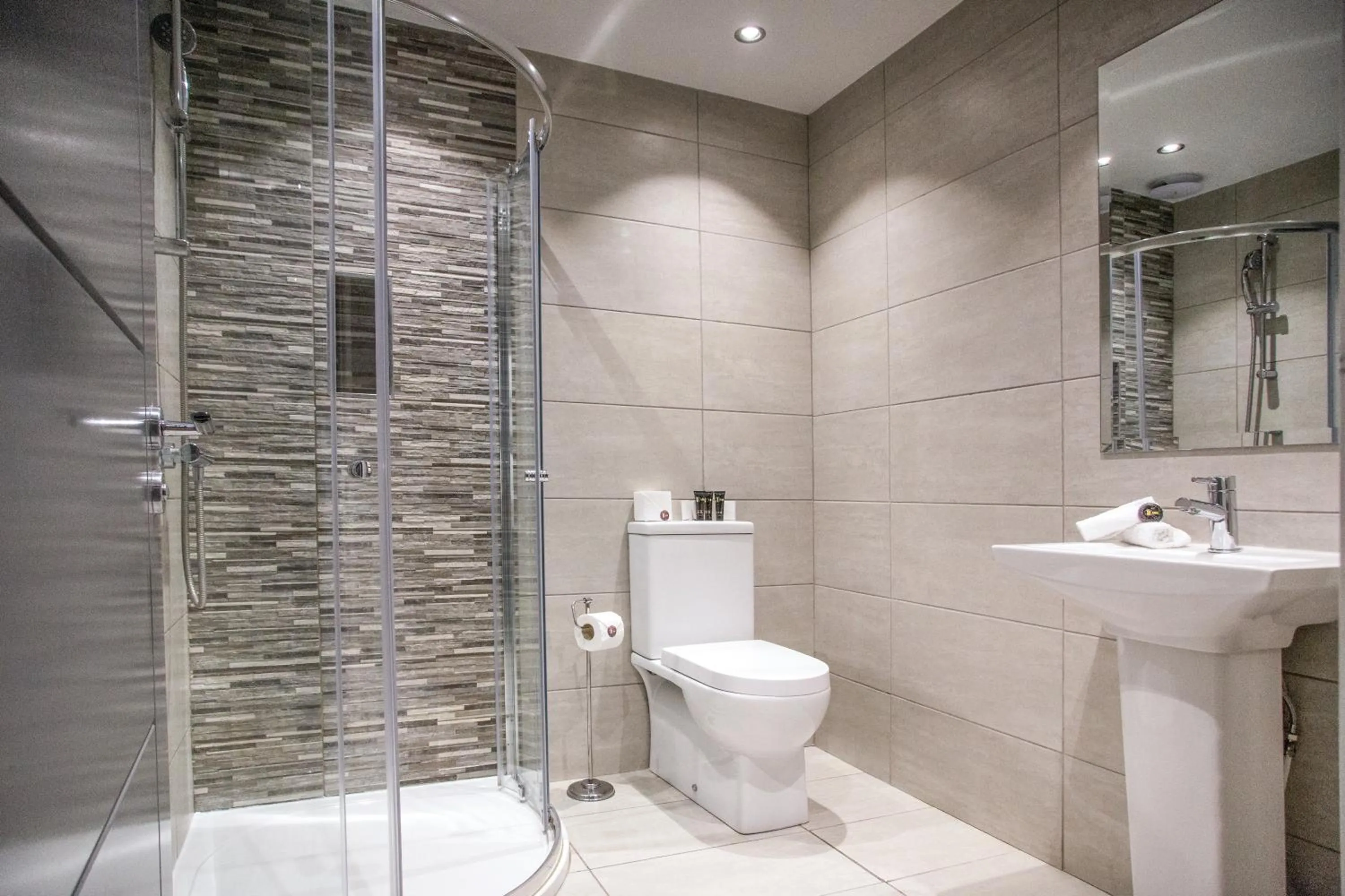 Shower in Dream Apartments St Thomas Hall