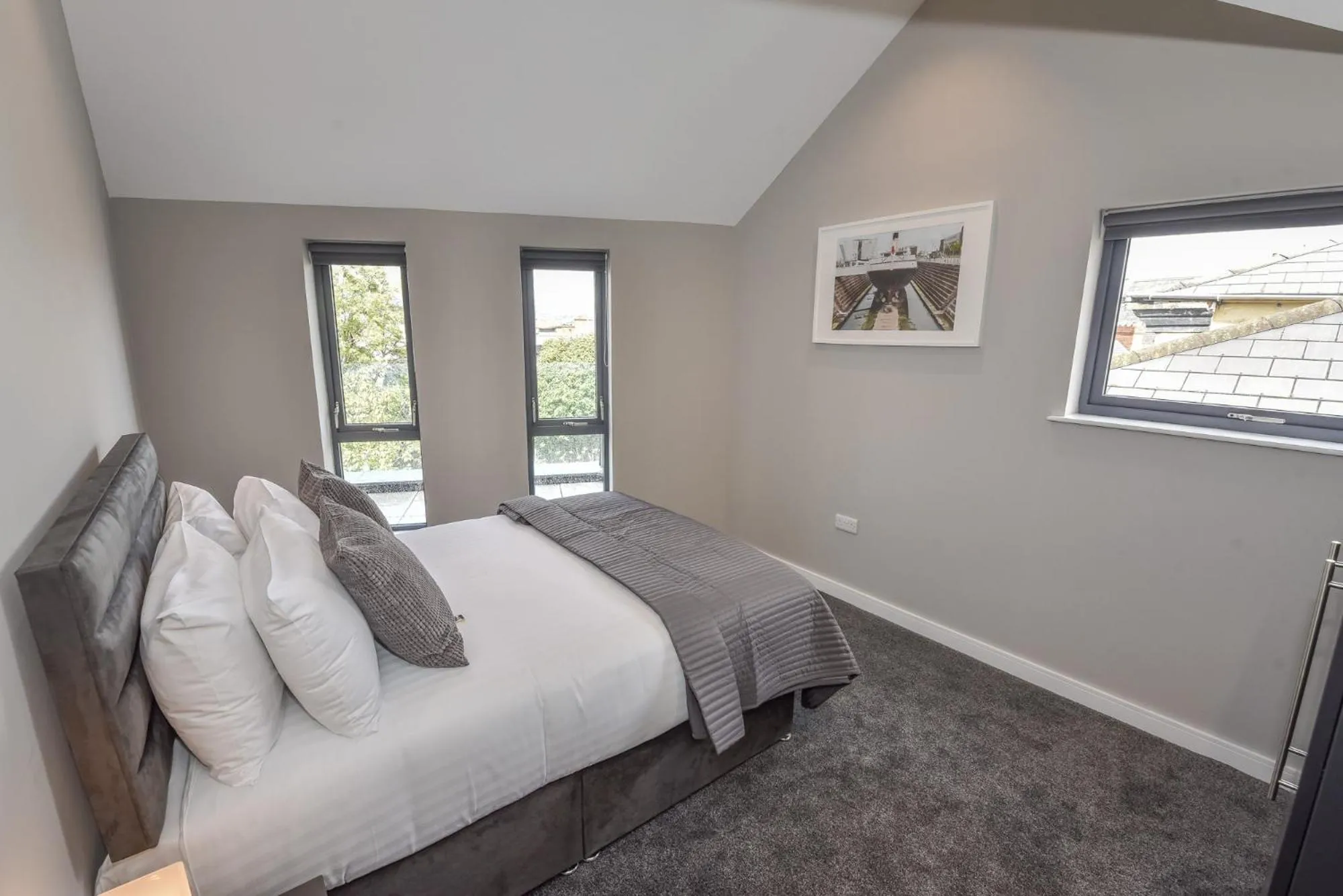 Bed in Dream Apartments St Thomas Hall