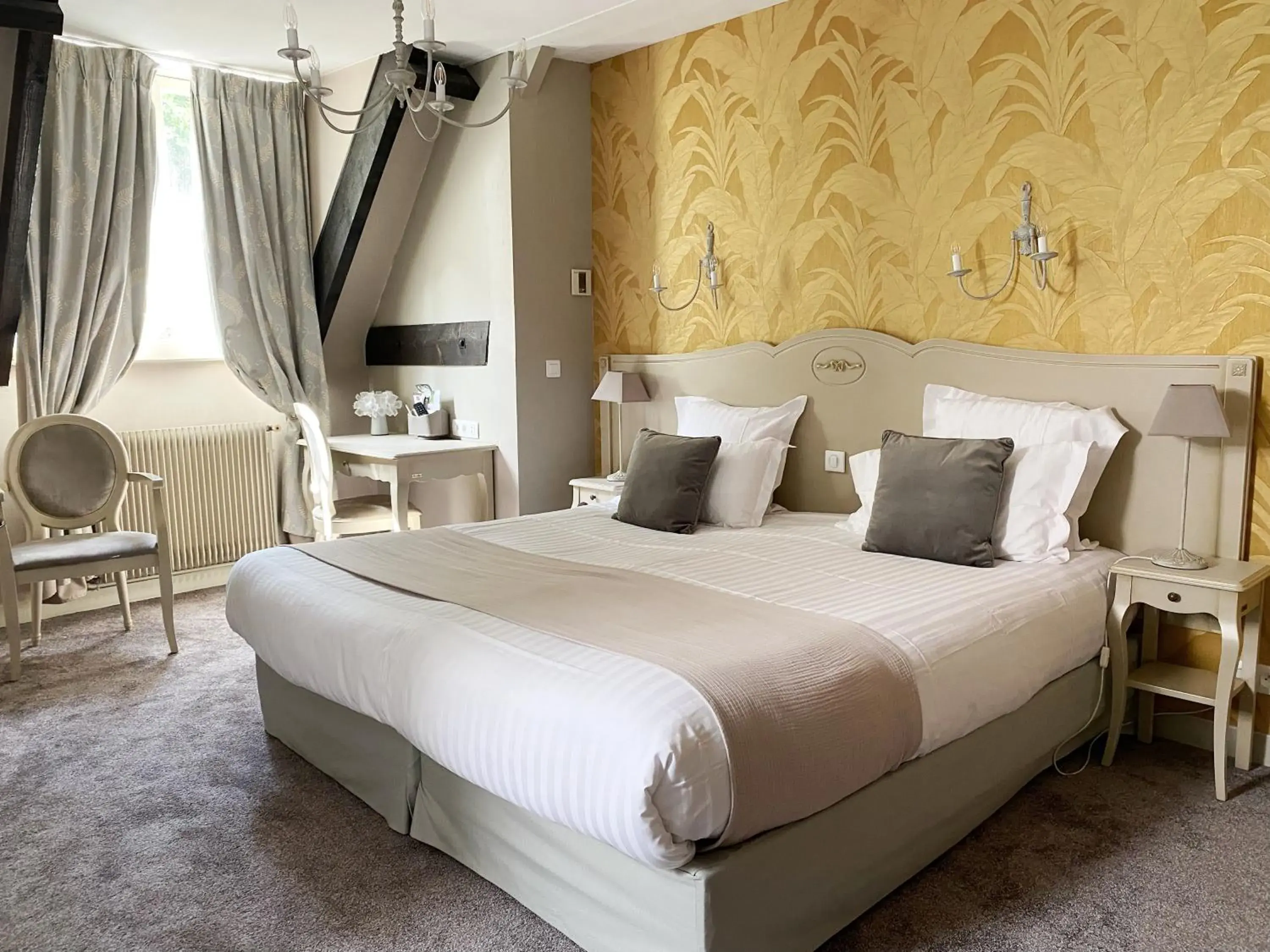 Bed in Hôtel Le Maxime - Best Western Signature Collection Bed in Hôtel Le Maxime - Best Western Signature Collection