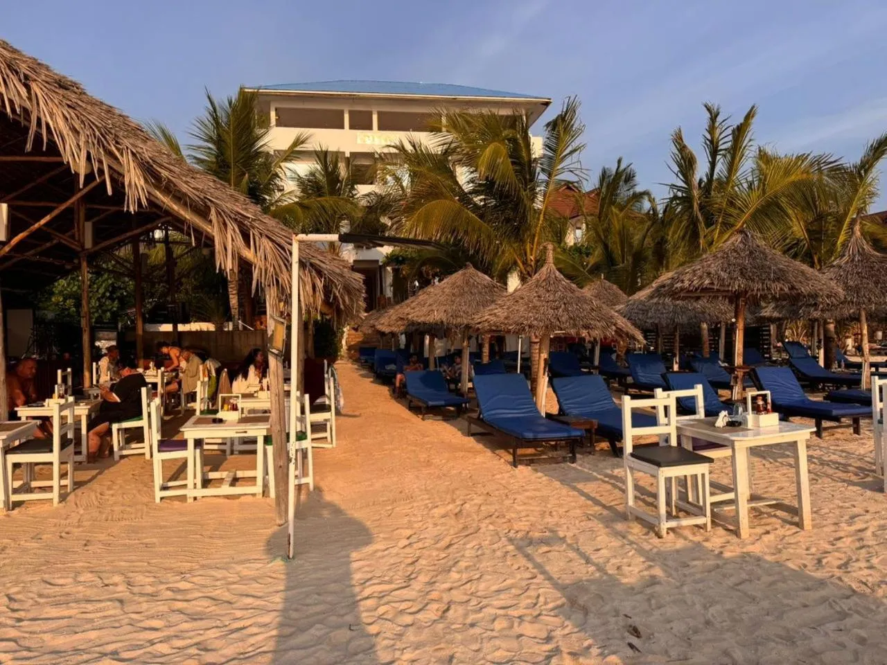 Restaurant/places to eat in SunSeaBar Beach Resort