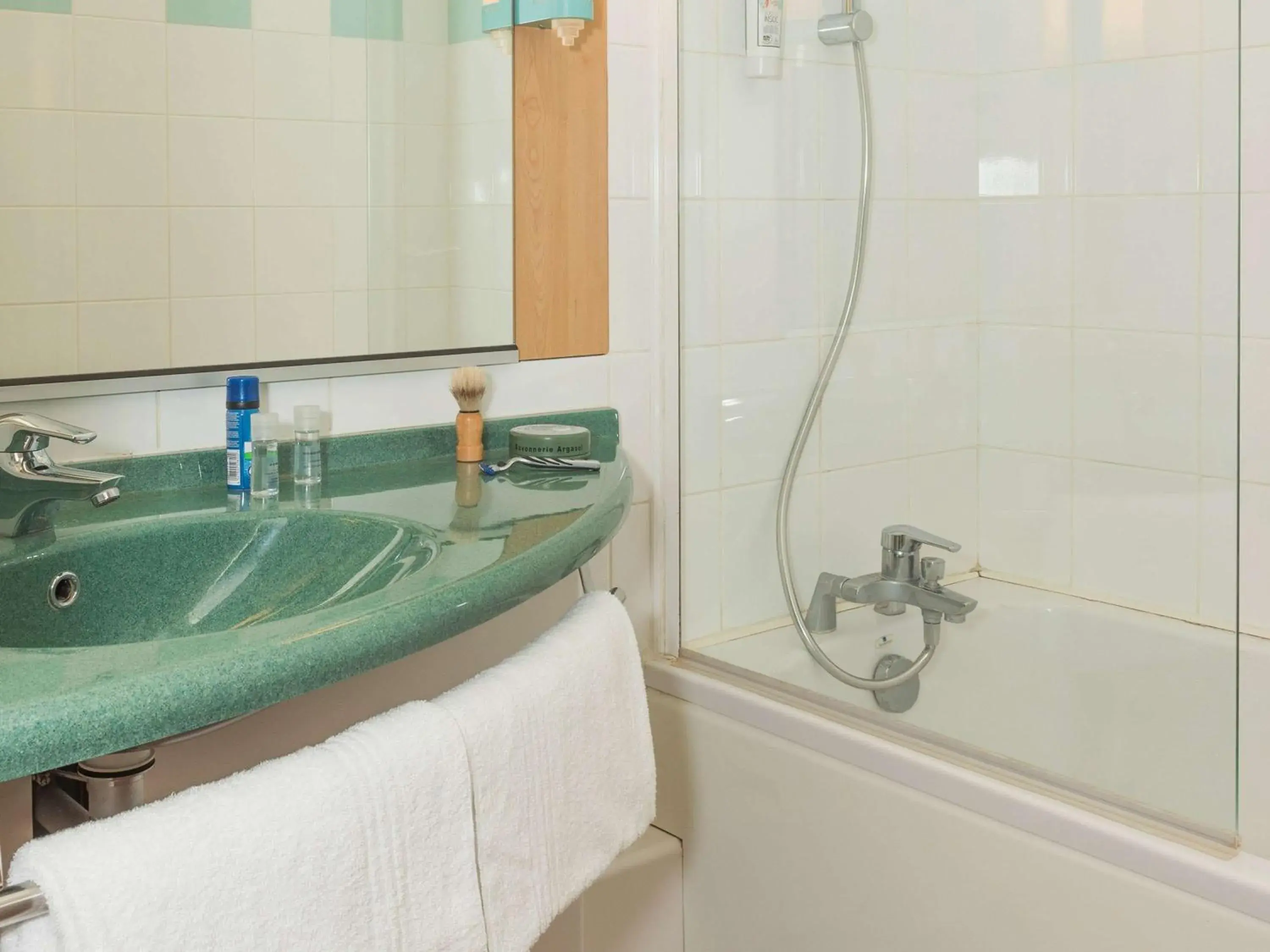 Photo of the whole room in ibis La Bresse Gérardmer Photo of the whole room in ibis La Bresse Gérardmer