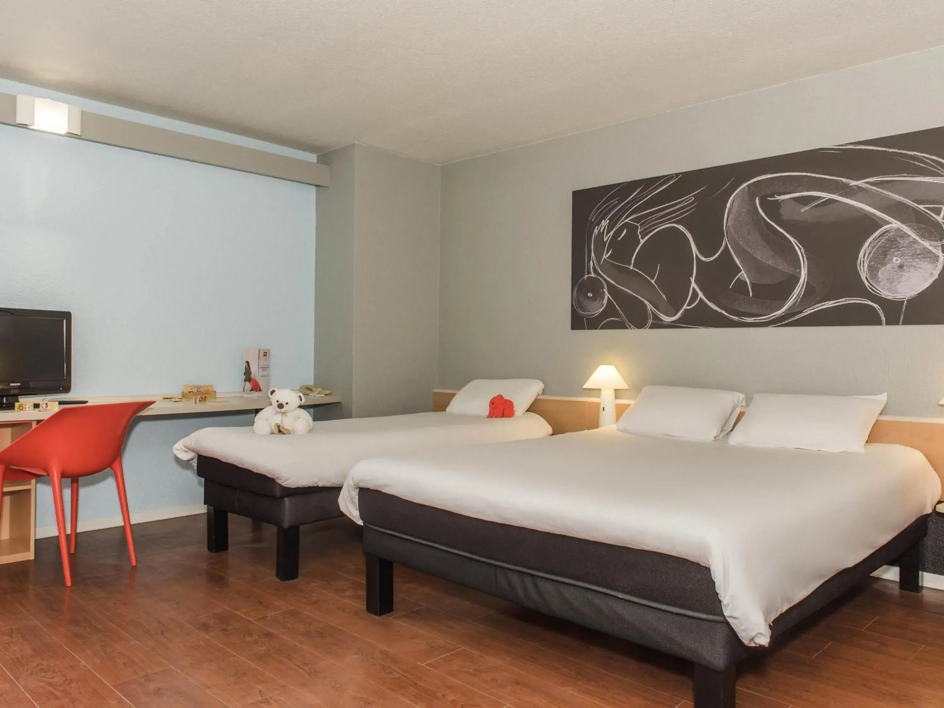 Bedroom, Bed in ibis La Bresse Gérardmer Bedroom, Bed in ibis La Bresse Gérardmer