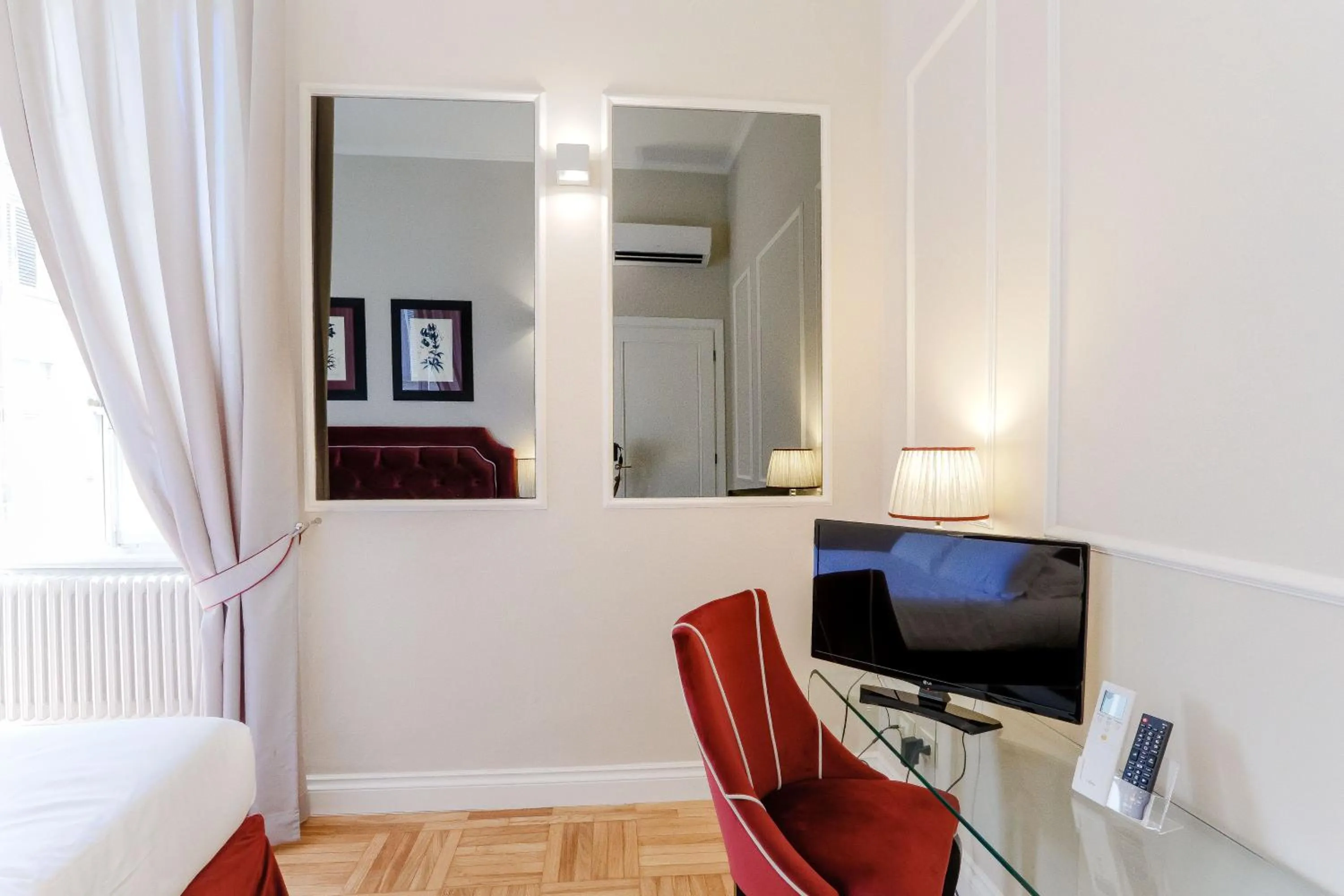 Decorative detail, Bed in Relais Tosinghi