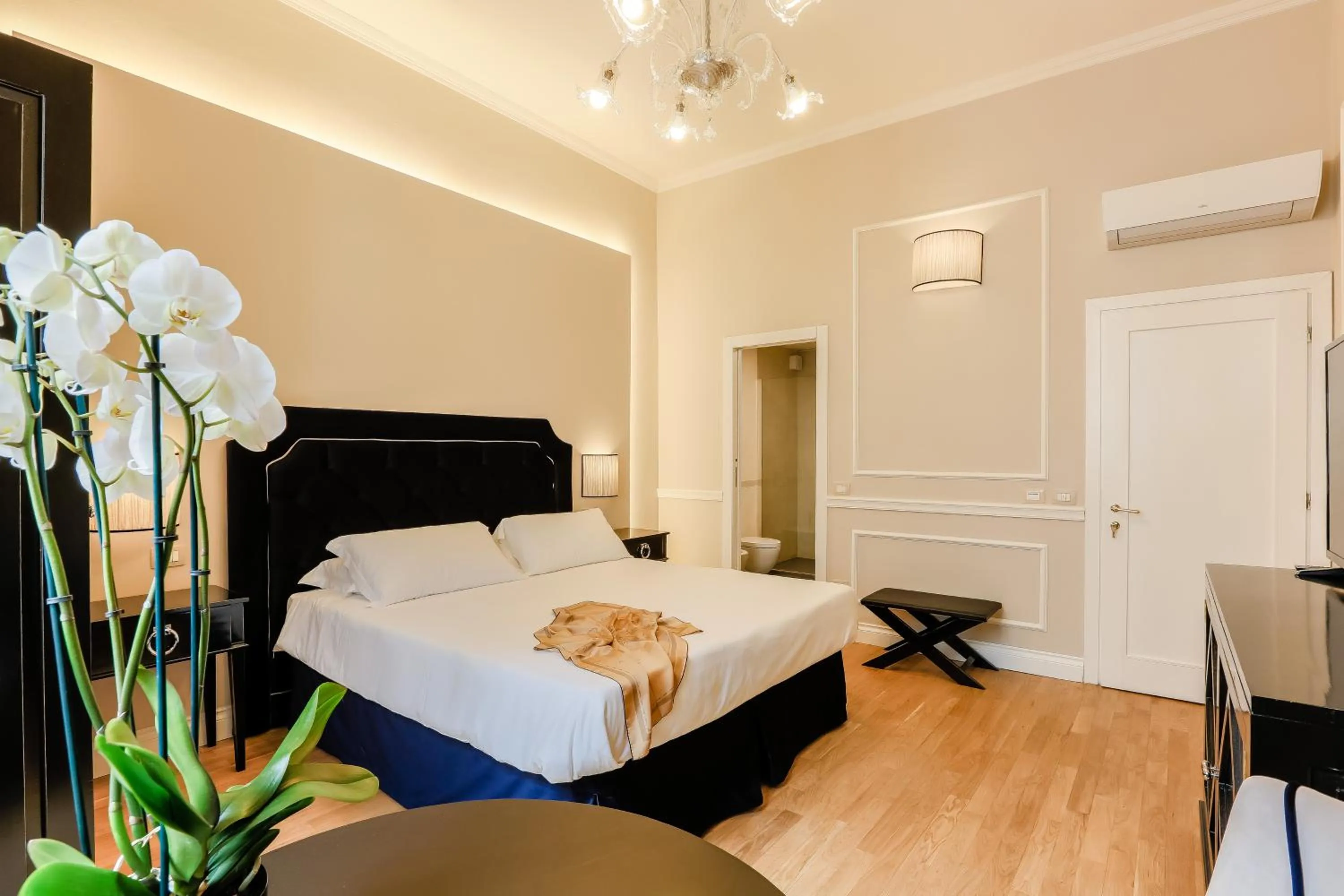 Photo of the whole room, Bed in Relais Tosinghi