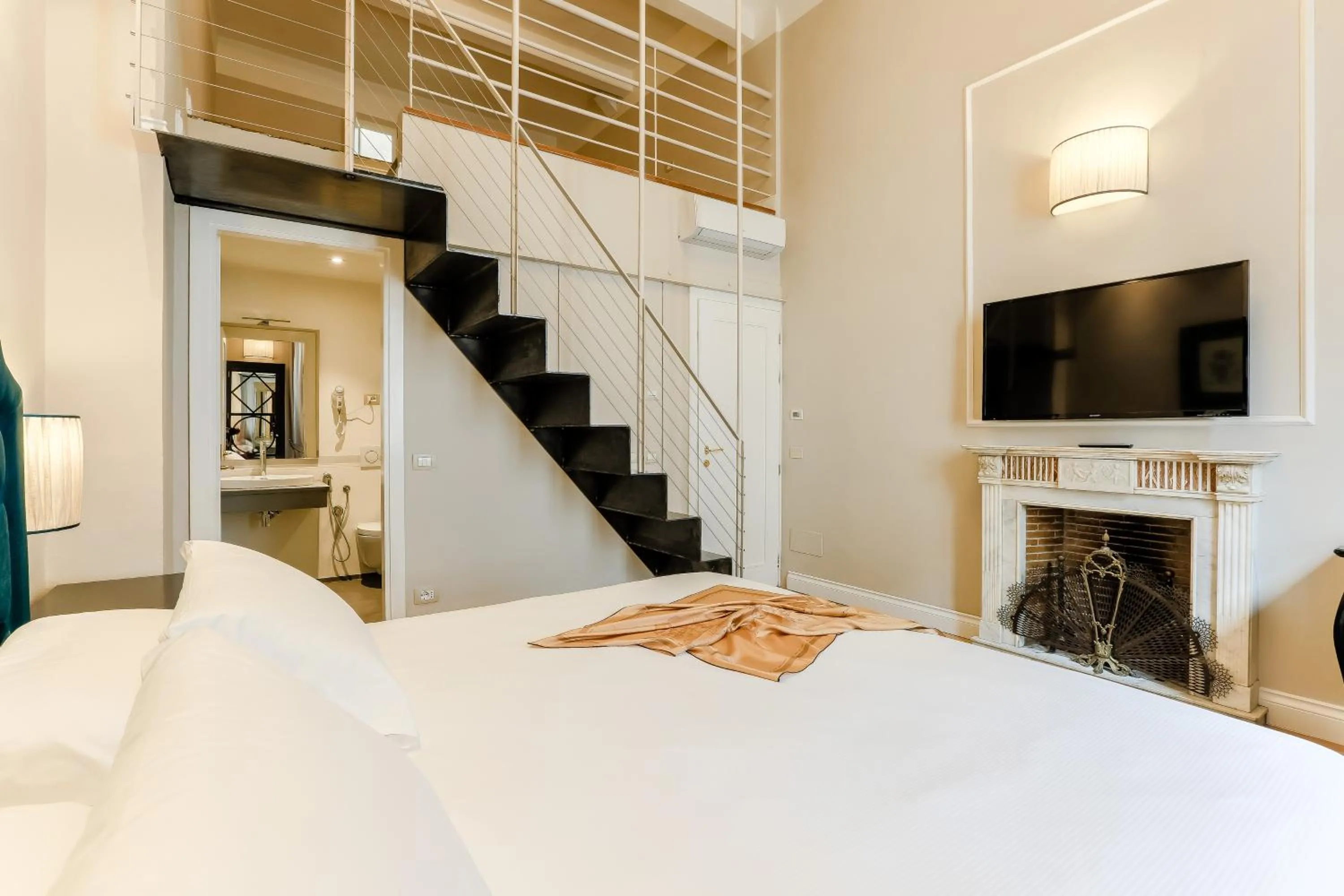 Photo of the whole room, Bed in Relais Tosinghi