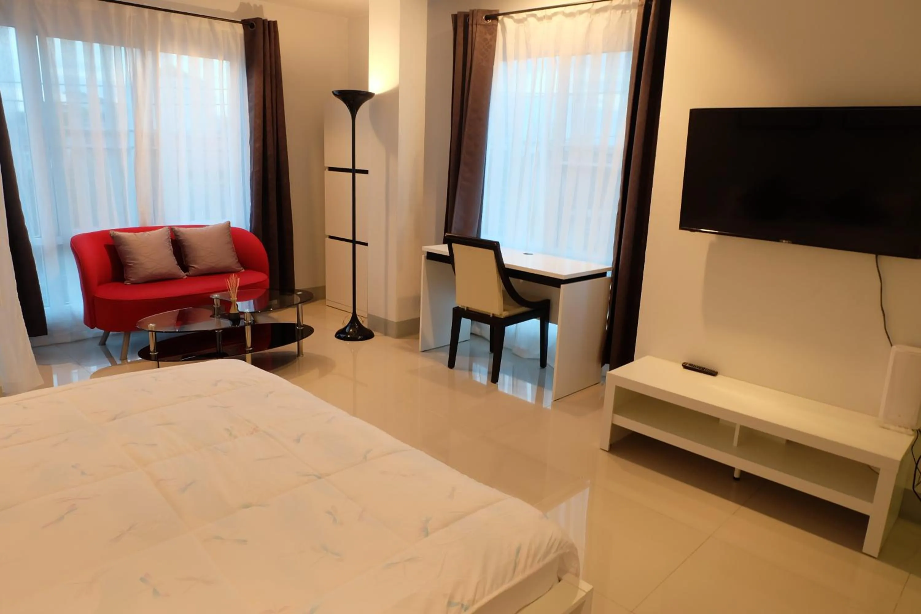 Photo of the whole room, Bed in DewyHouse