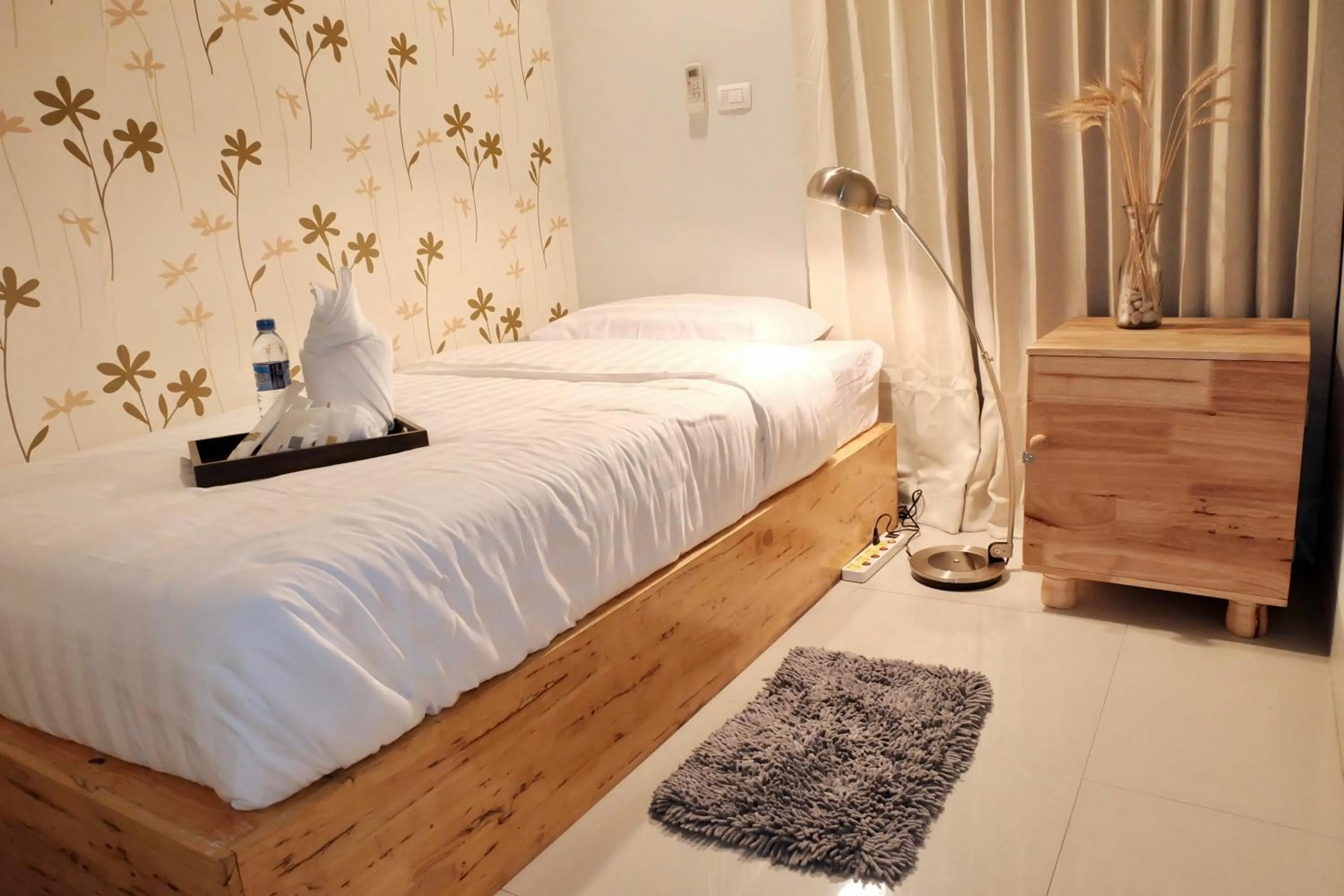 Photo of the whole room, Bed in DewyHouse