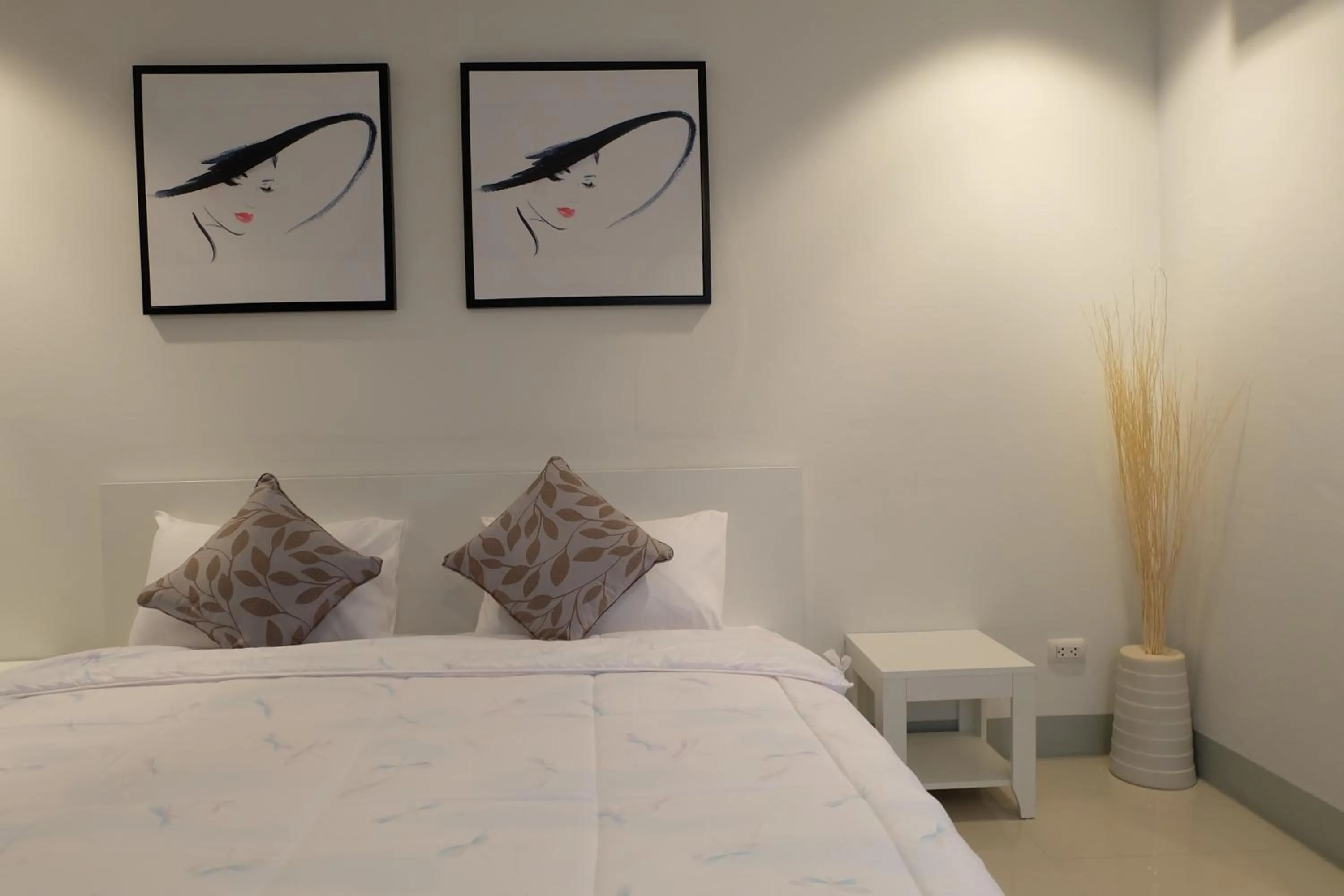 Photo of the whole room, Bed in DewyHouse