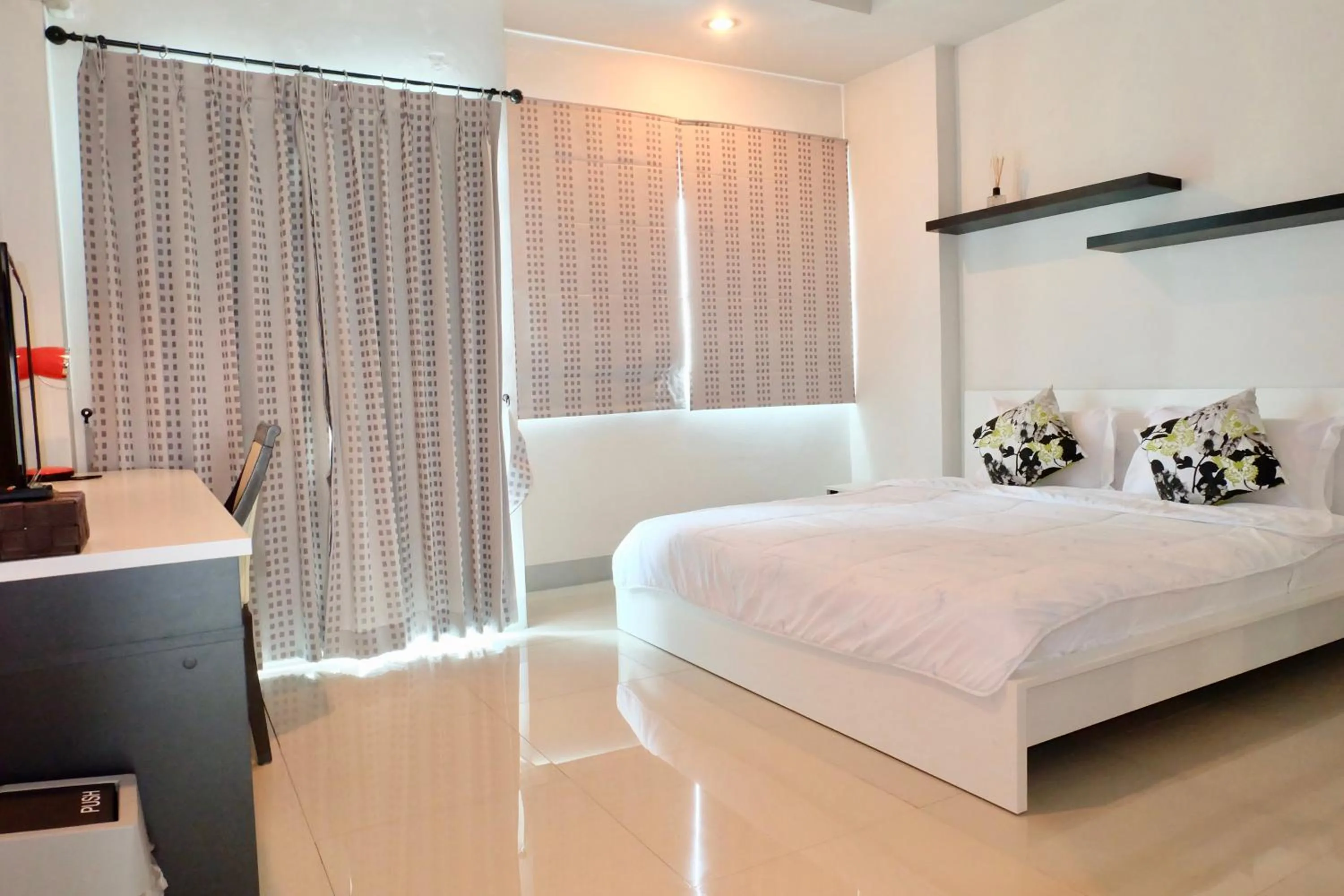 Photo of the whole room, Bed in DewyHouse