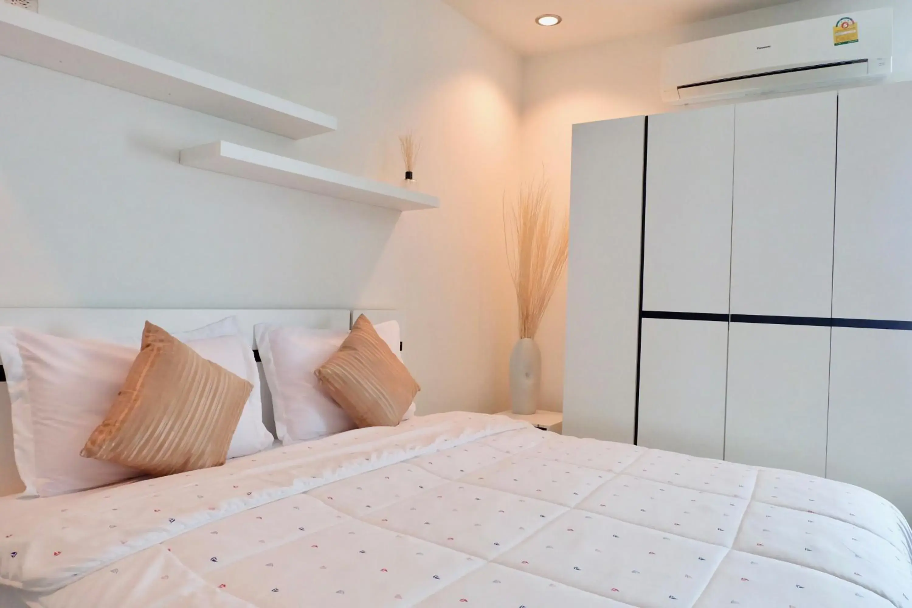 Photo of the whole room, Bed in DewyHouse Photo of the whole room, Bed in DewyHouse