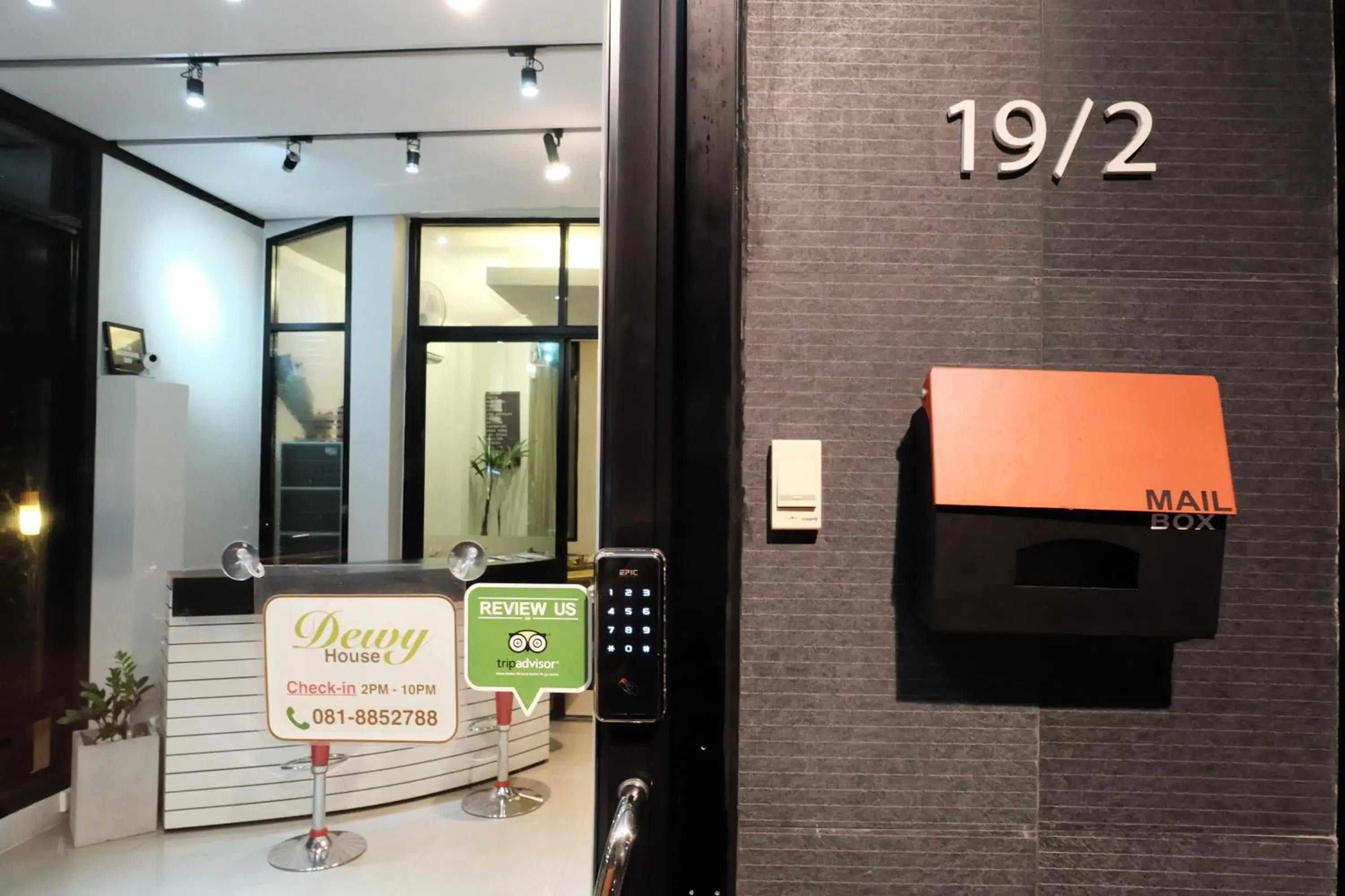 Facade/entrance in DewyHouse Facade/entrance in DewyHouse