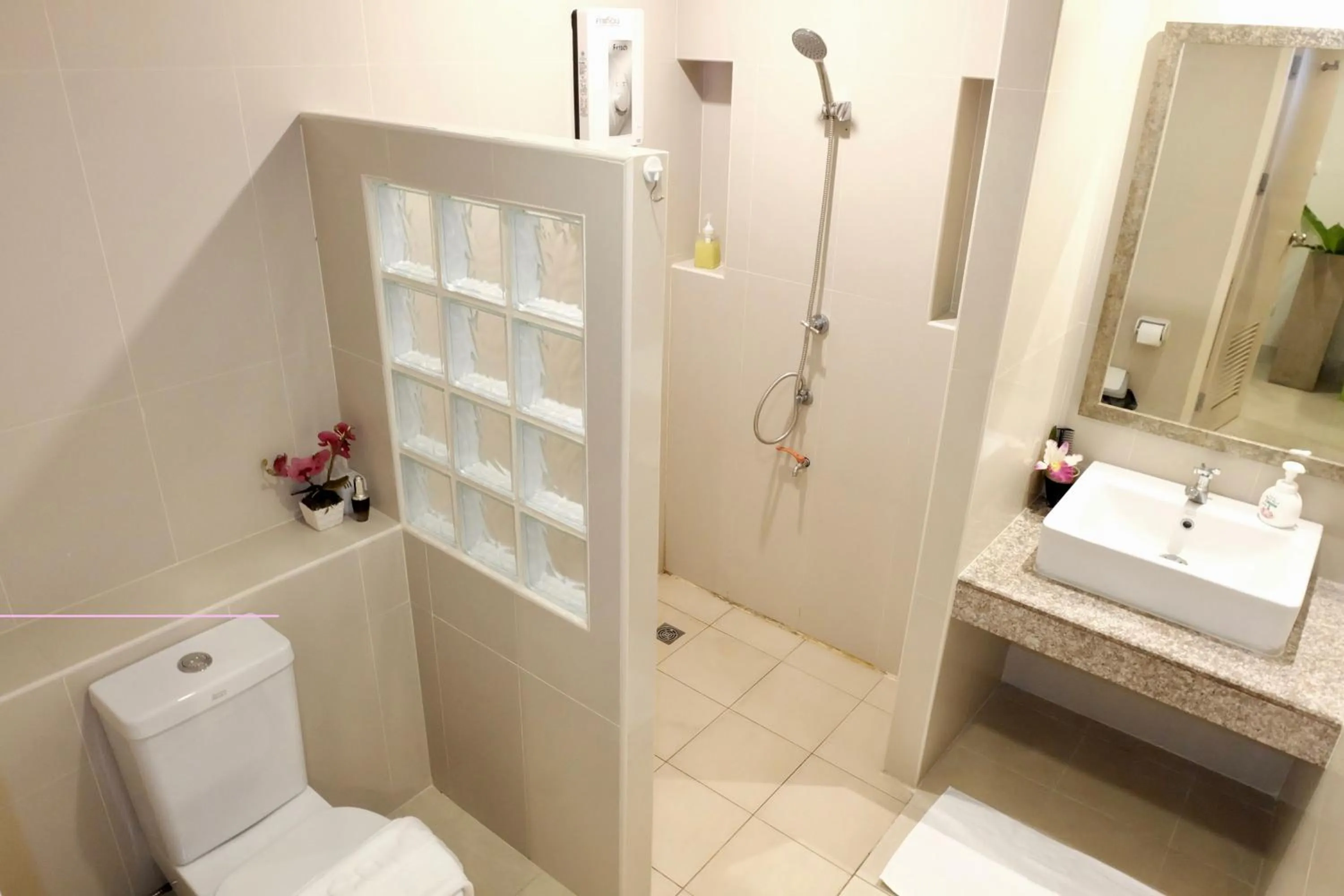 Bathroom in DewyHouse