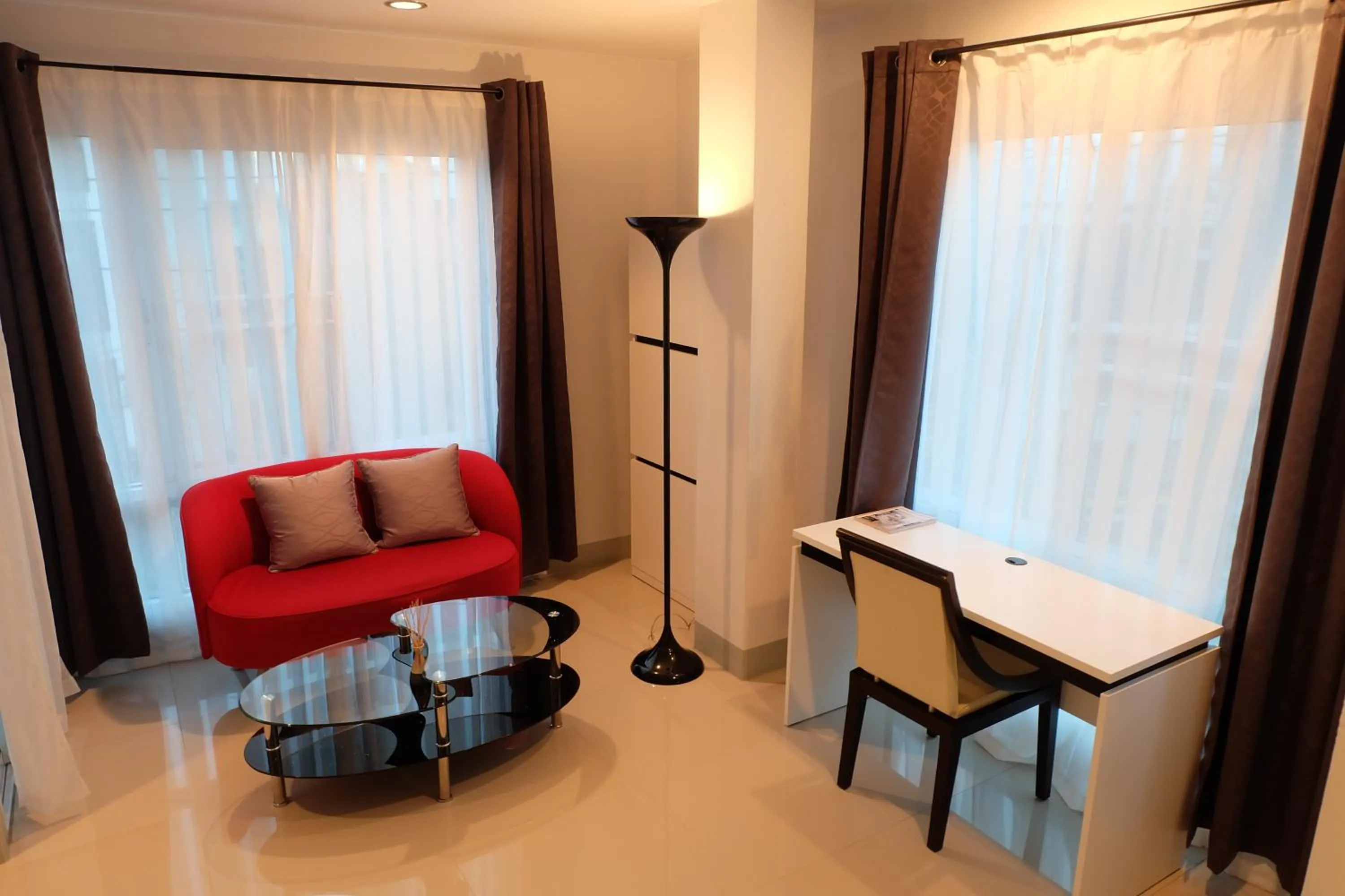 Photo of the whole room in DewyHouse