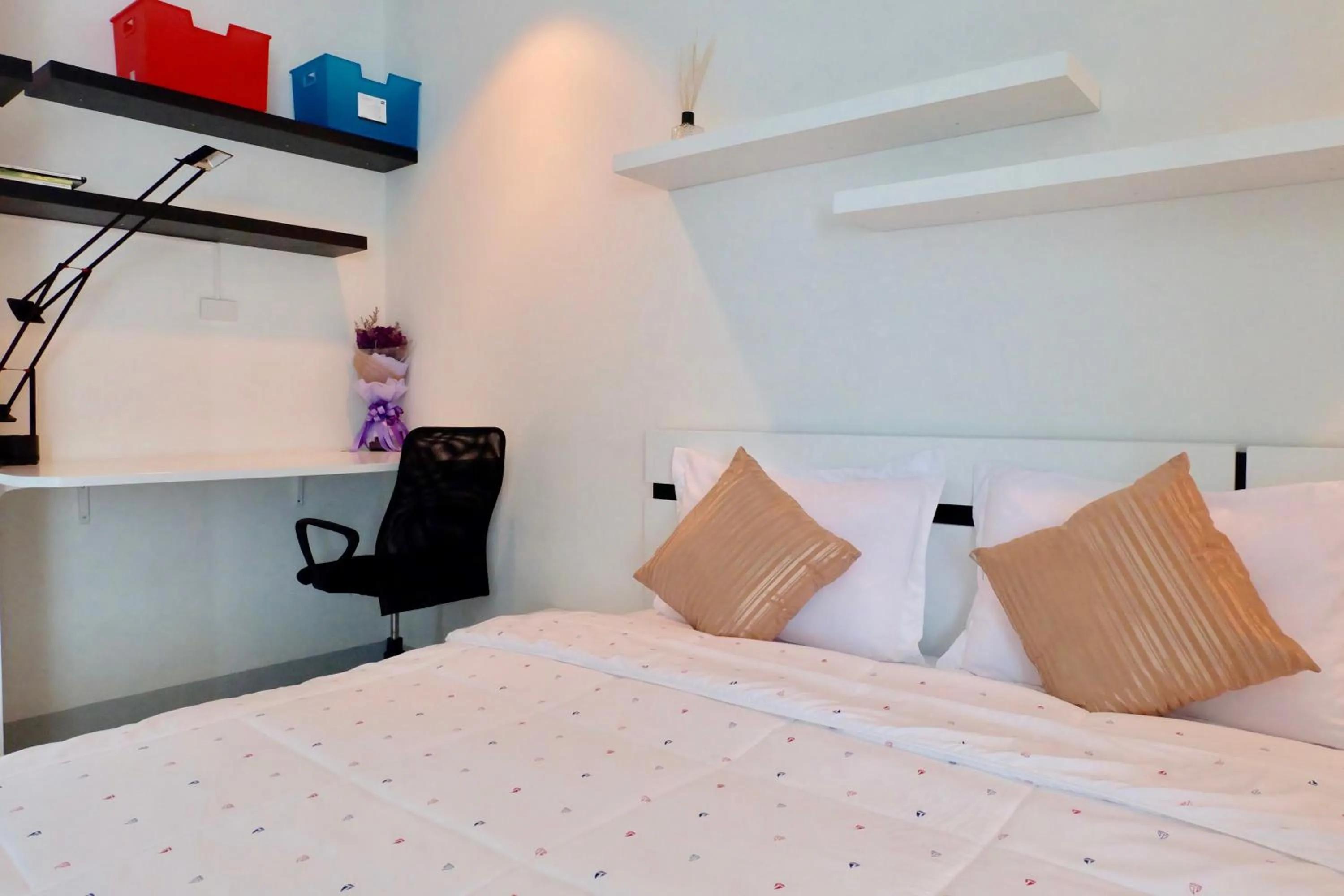 Photo of the whole room, Bed in DewyHouse