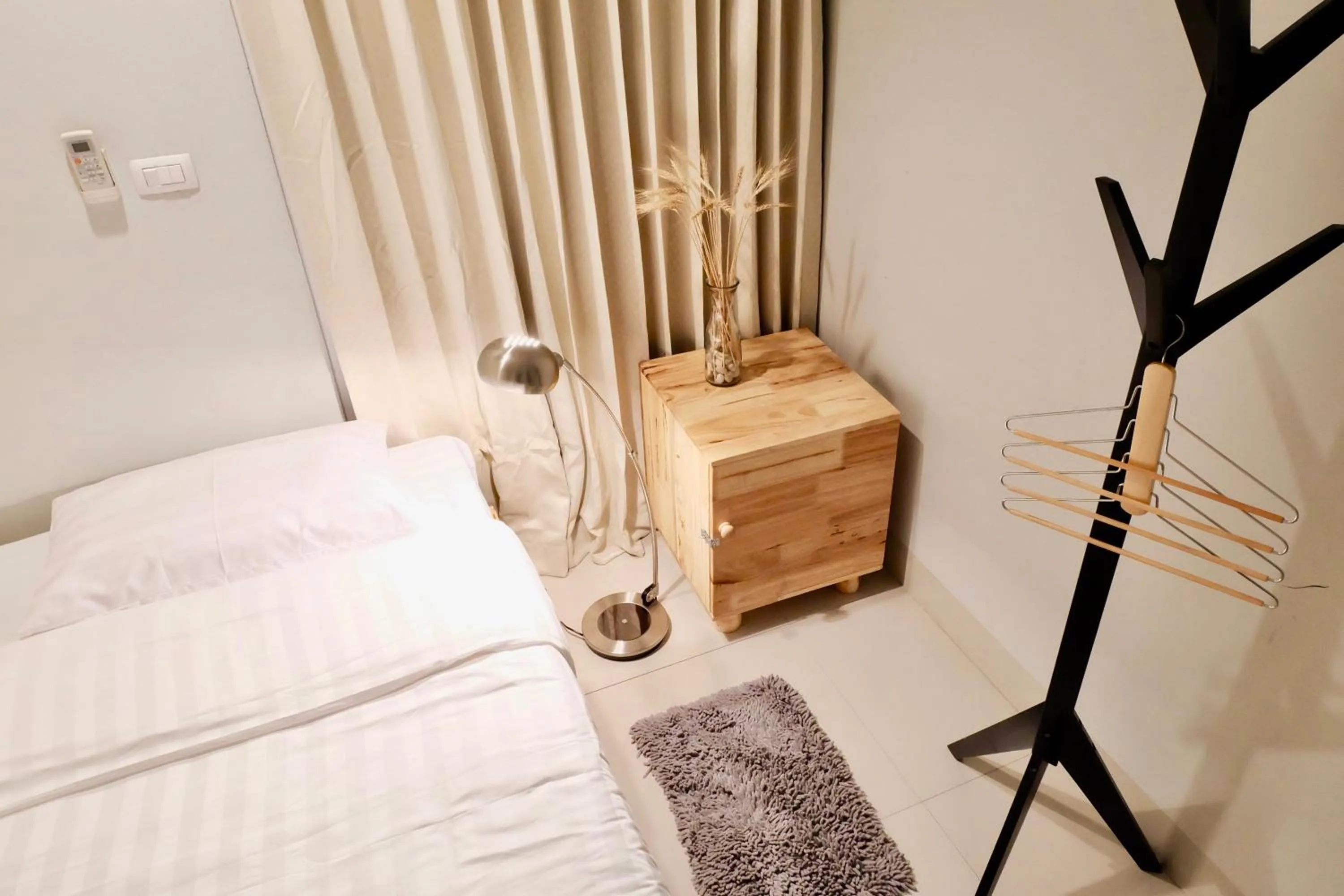 Photo of the whole room, Bed in DewyHouse