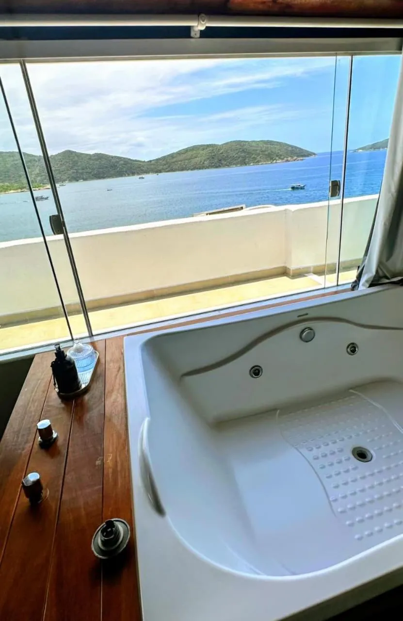 Triple Room with Bath in Pousada Vista Grega