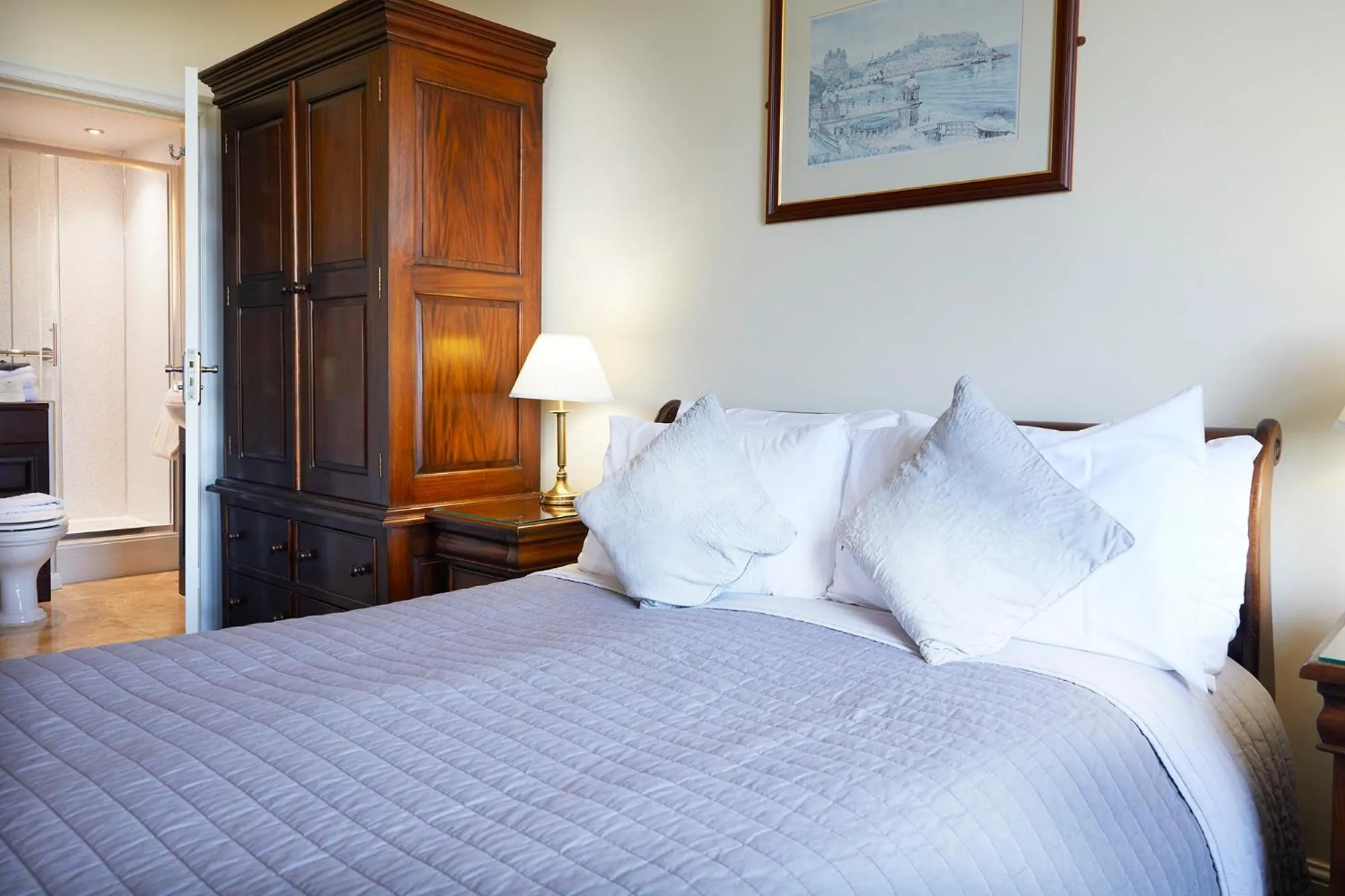 Bed in Mansion House