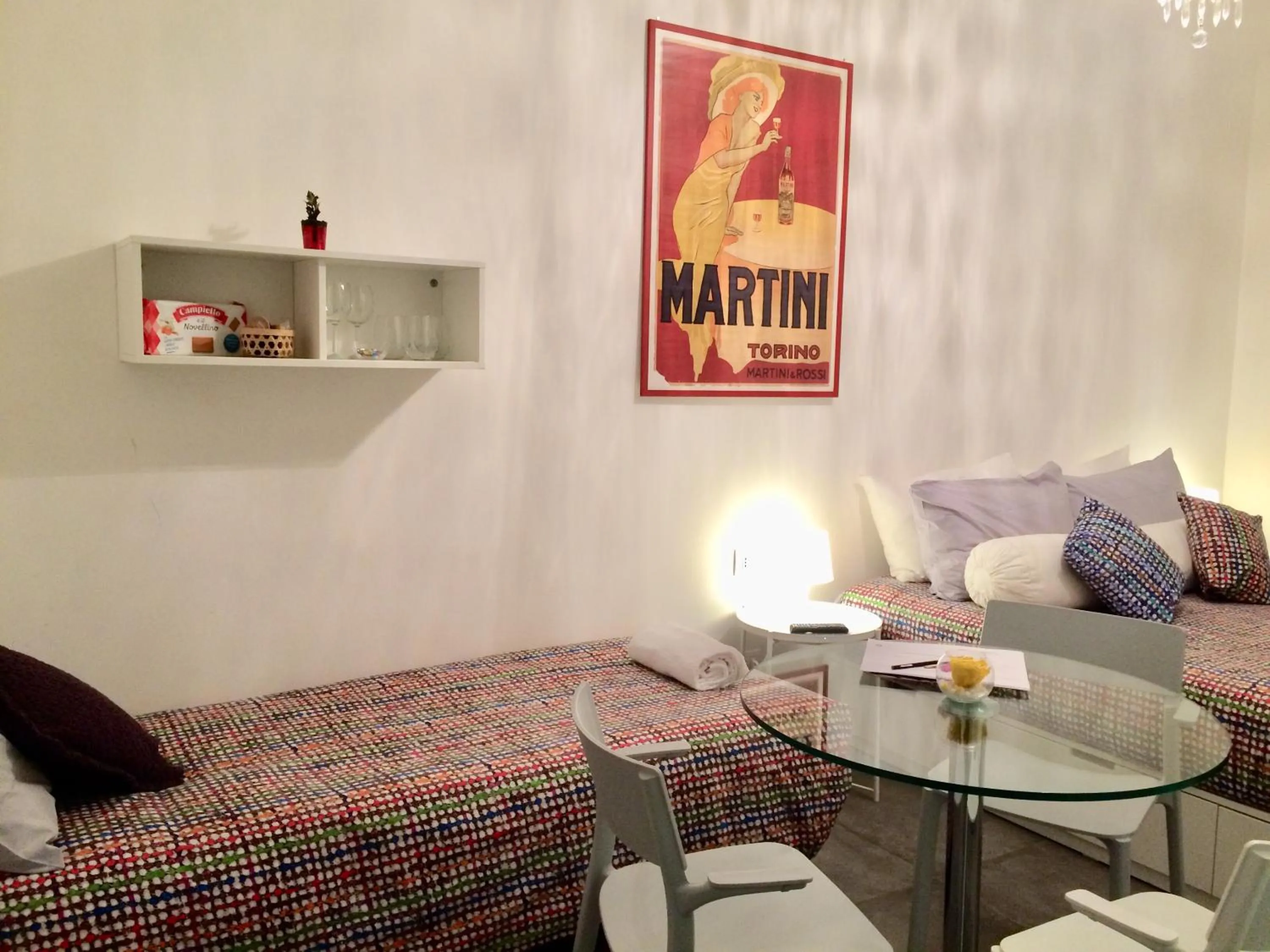 Photo of the whole room in La Marina di Milano
