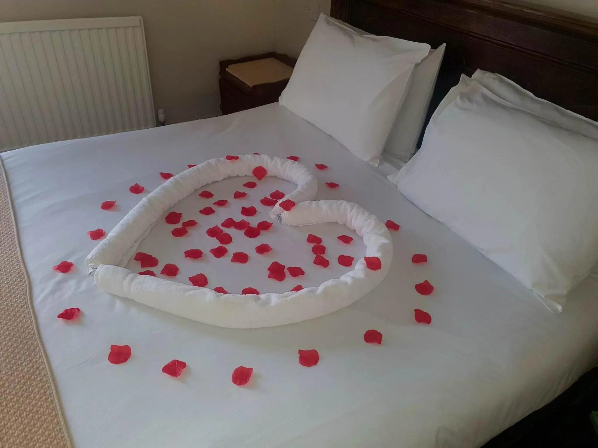 Bedroom, Bed in Rose Tor Hotel