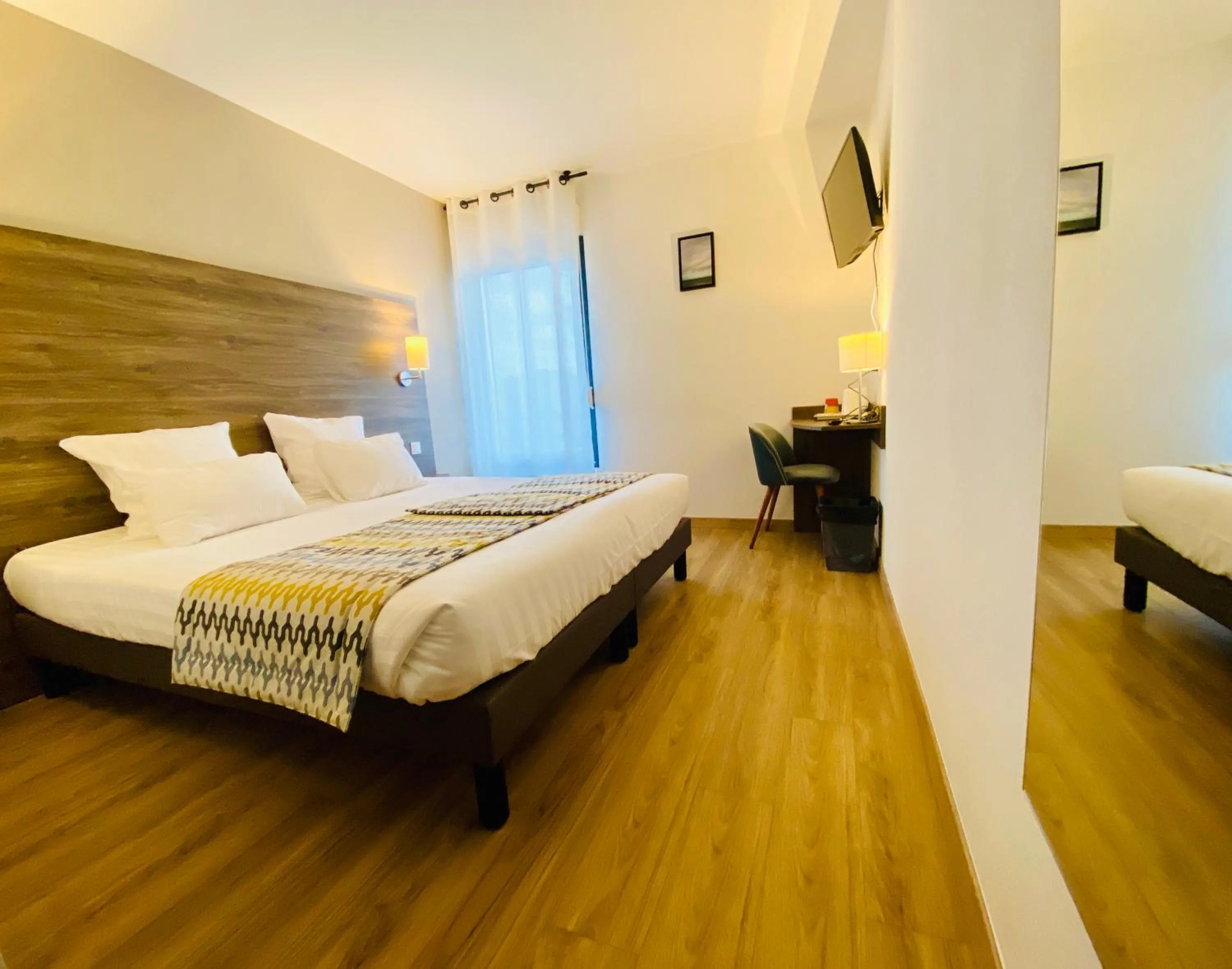 Photo of the whole room, Bed in Hotel du Trégor