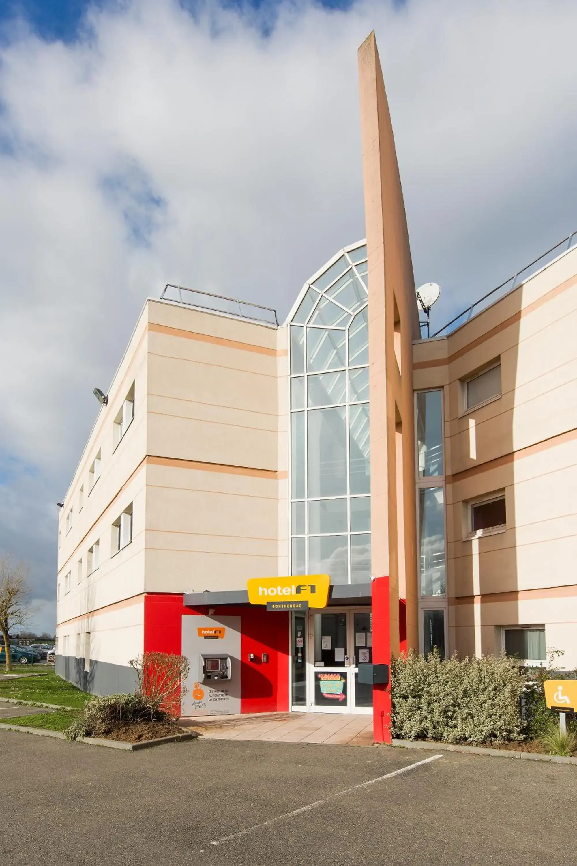 Property building in Hotel F1 Maurepas Property building in Hotel F1 Maurepas