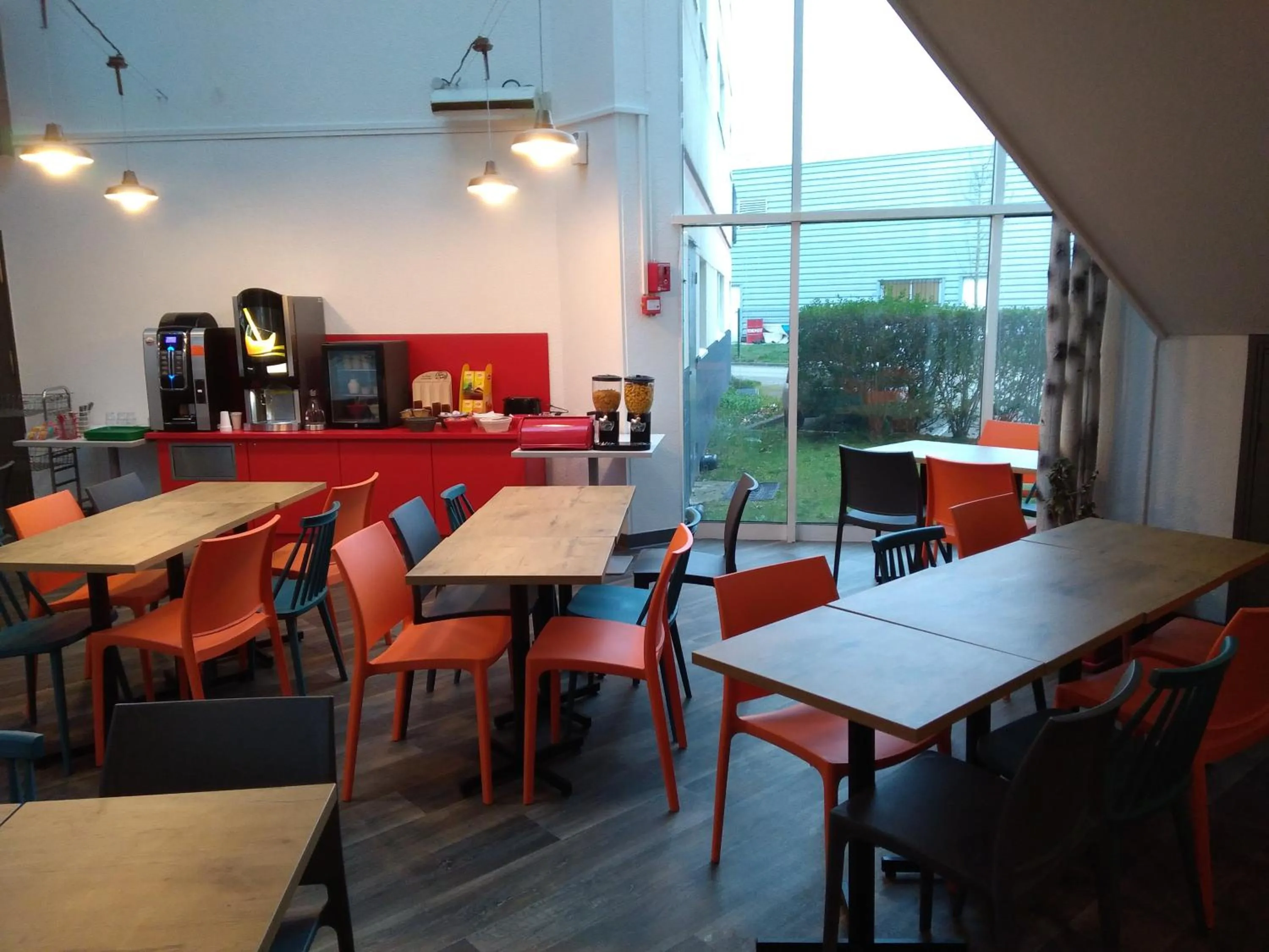 Lounge or bar in Hotel F1 Maurepas