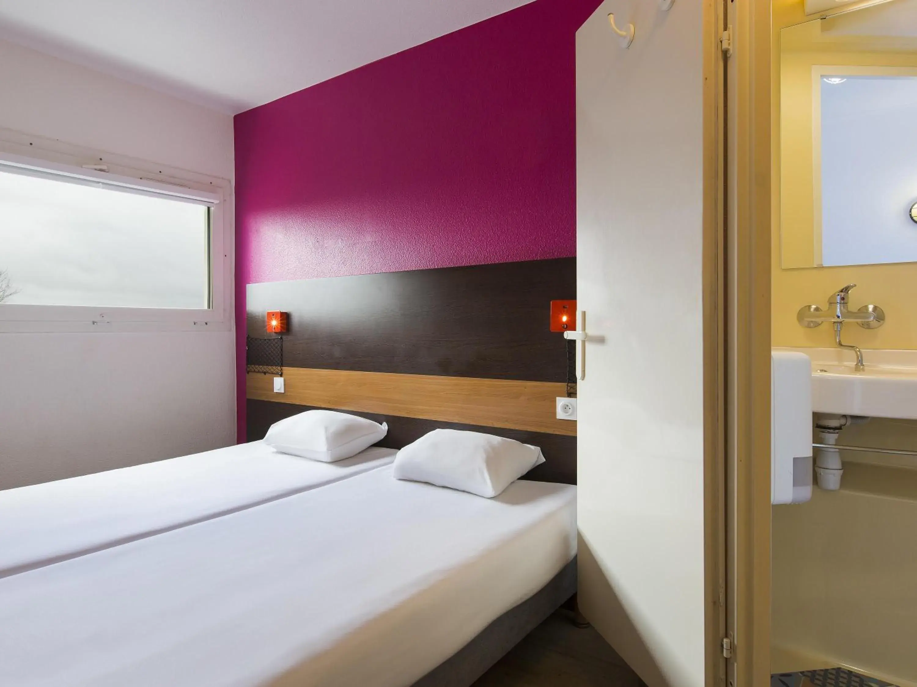 Bedroom, Bed in Hotel F1 Maurepas Bedroom, Bed in Hotel F1 Maurepas