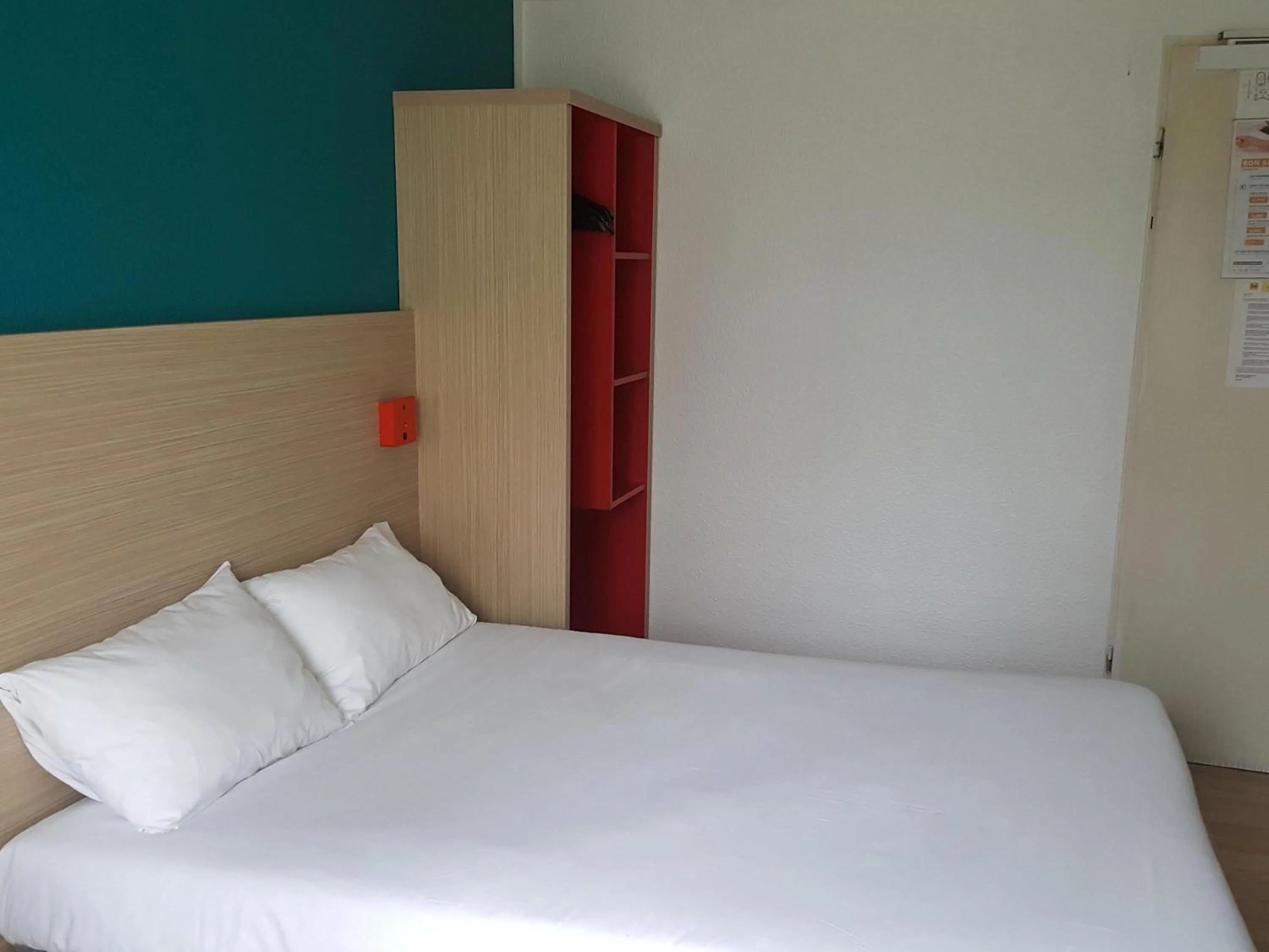 Bedroom, Bed in hotelF1 Cergy
