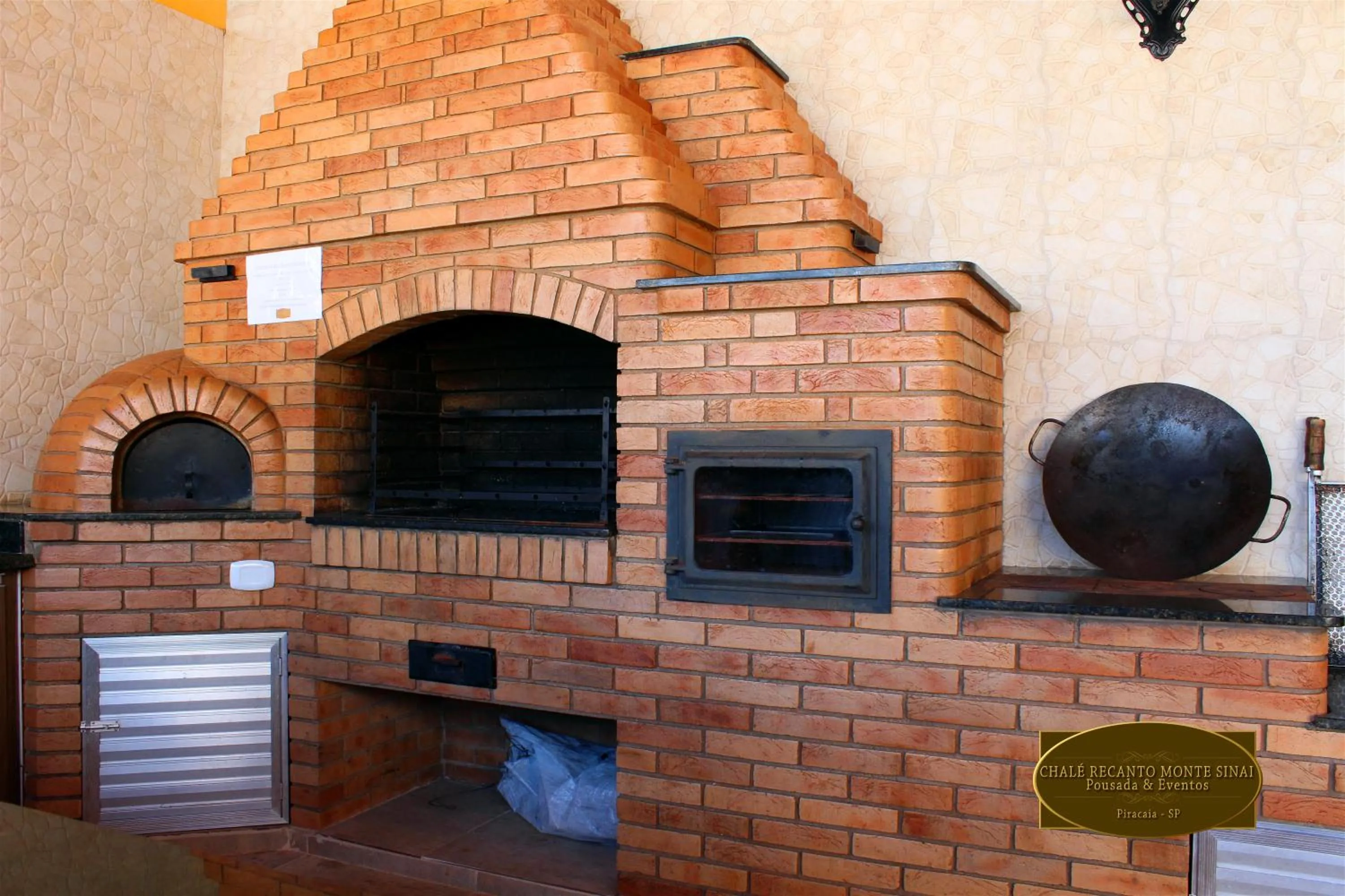 BBQ facilities in Chalé Recanto Monte Sinai