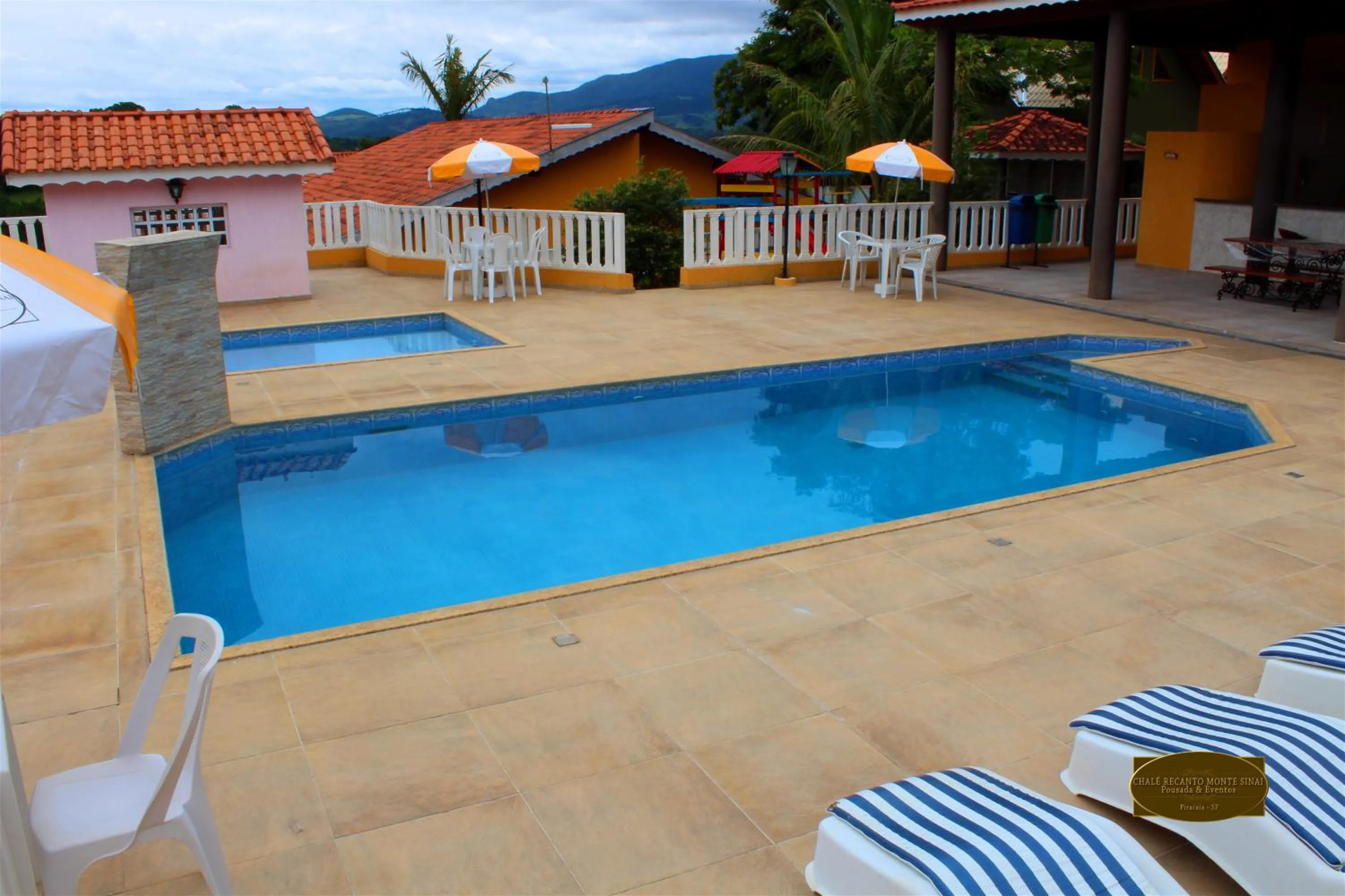 Swimming pool in Chalé Recanto Monte Sinai