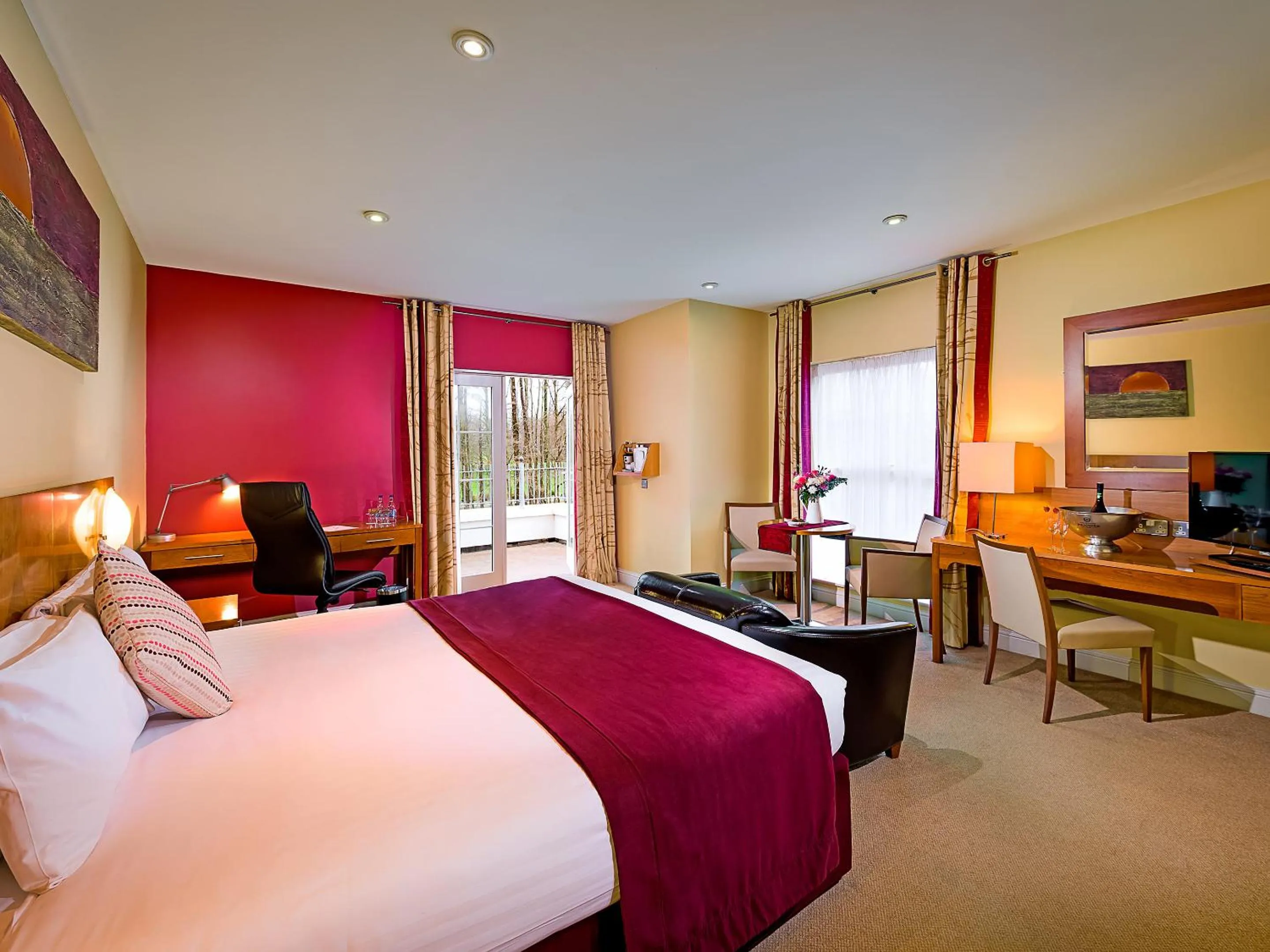 Bedroom, Bed in Central Hotel Tullamore