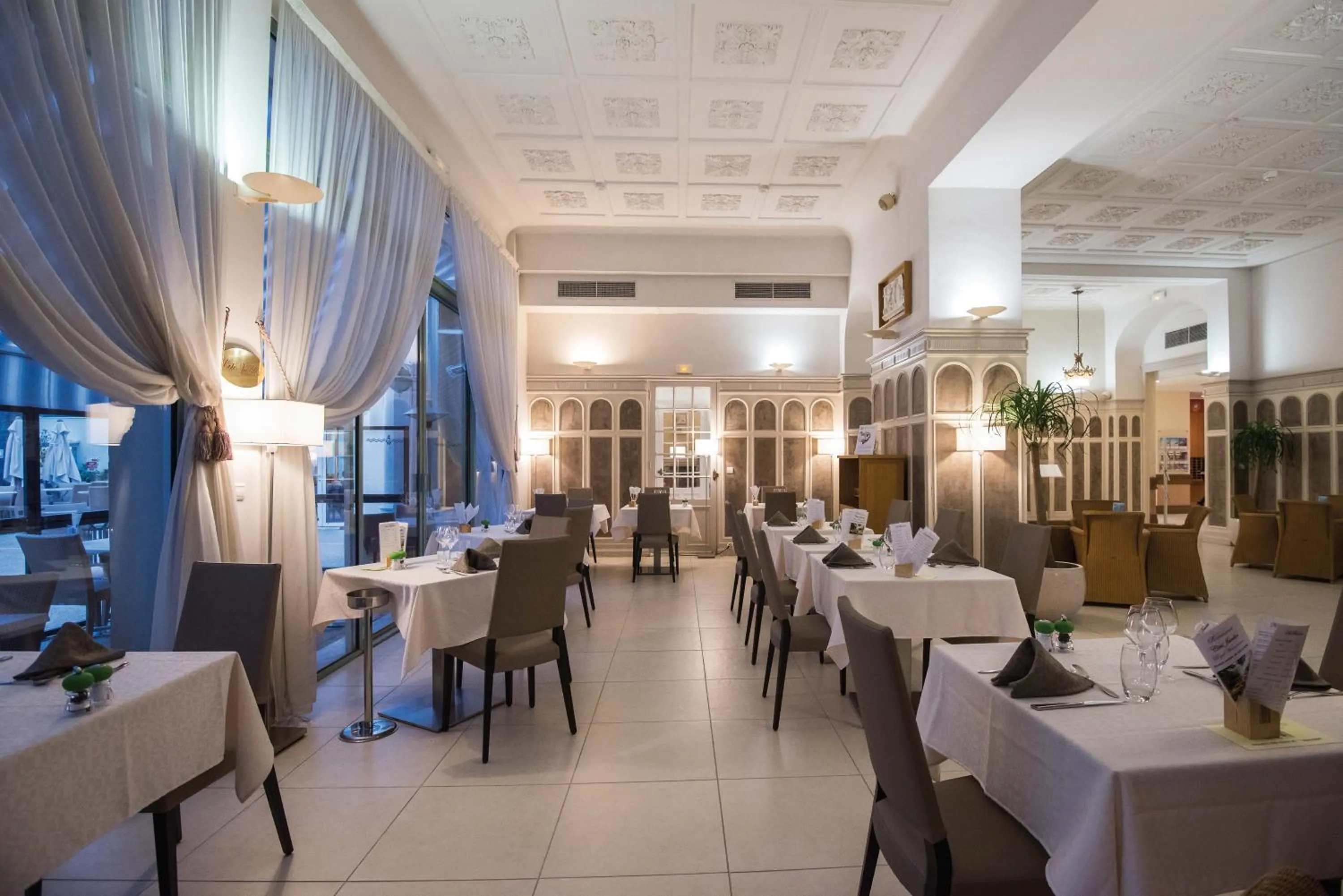 Restaurant/places to eat in Hôtel Vacances Bleues Royal Westminster