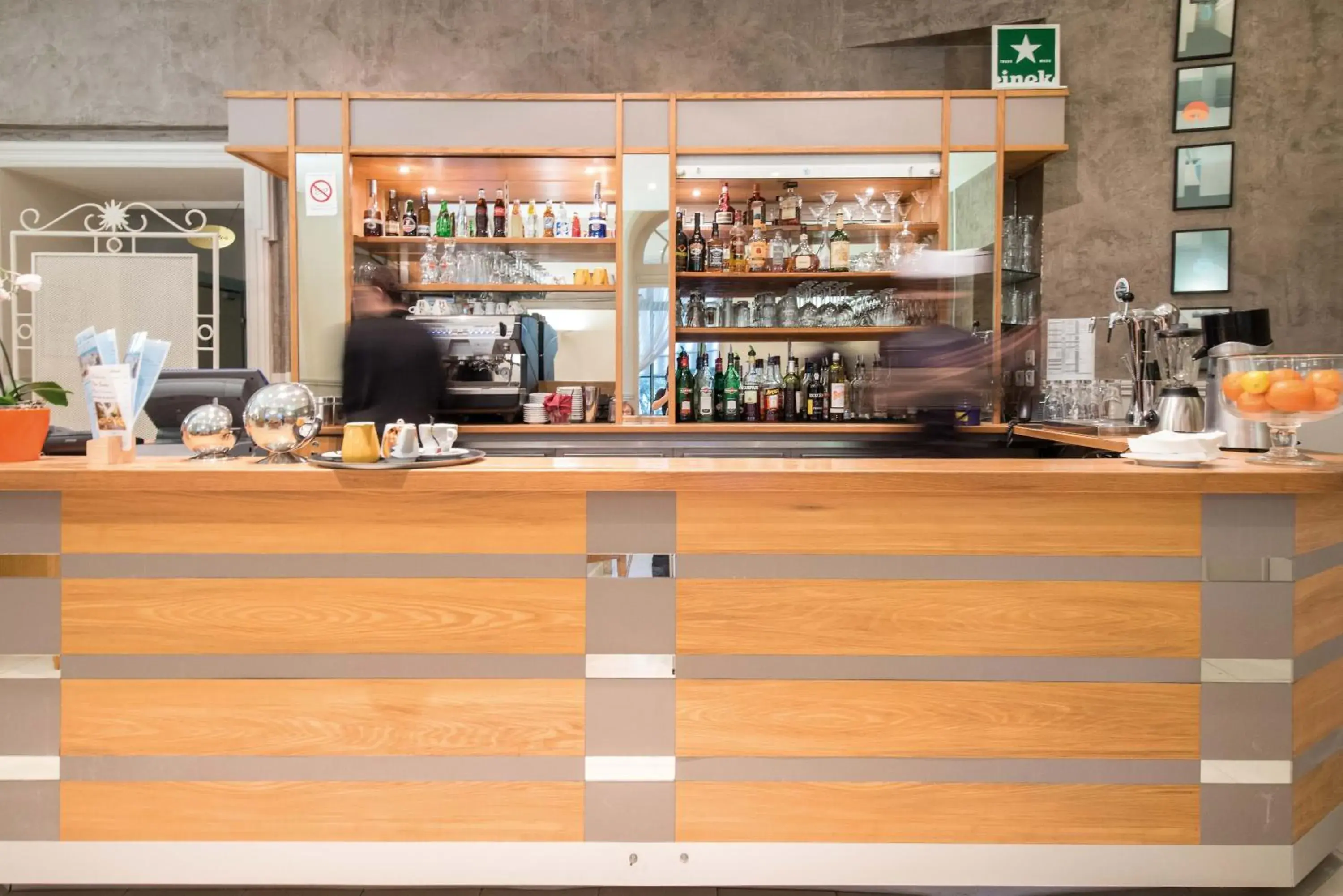 Lounge or bar in Hôtel Vacances Bleues Royal Westminster Lounge or bar in Hôtel Vacances Bleues Royal Westminster