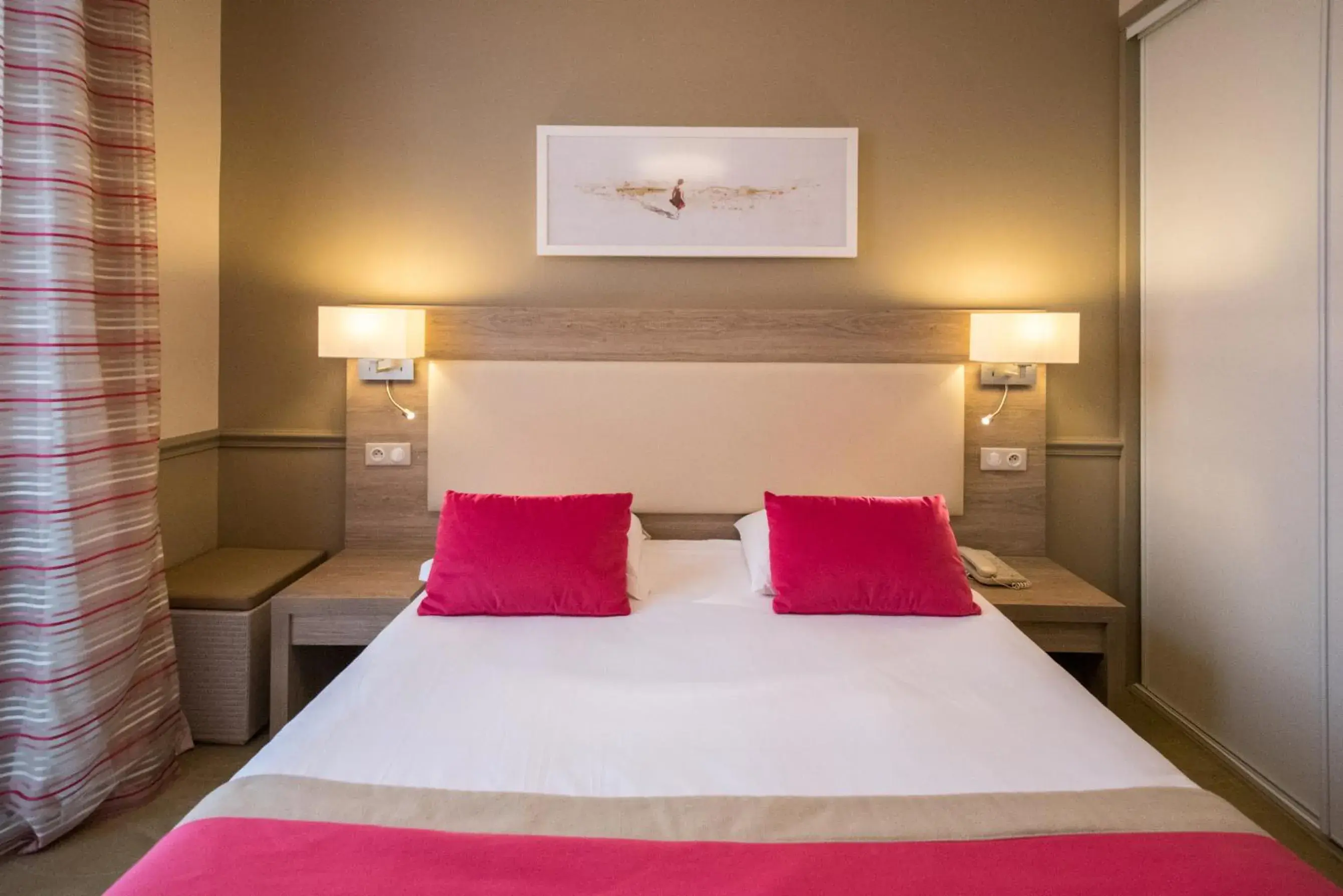 Comfort Double Room in Hôtel Vacances Bleues Royal Westminster Comfort Double Room in Hôtel Vacances Bleues Royal Westminster