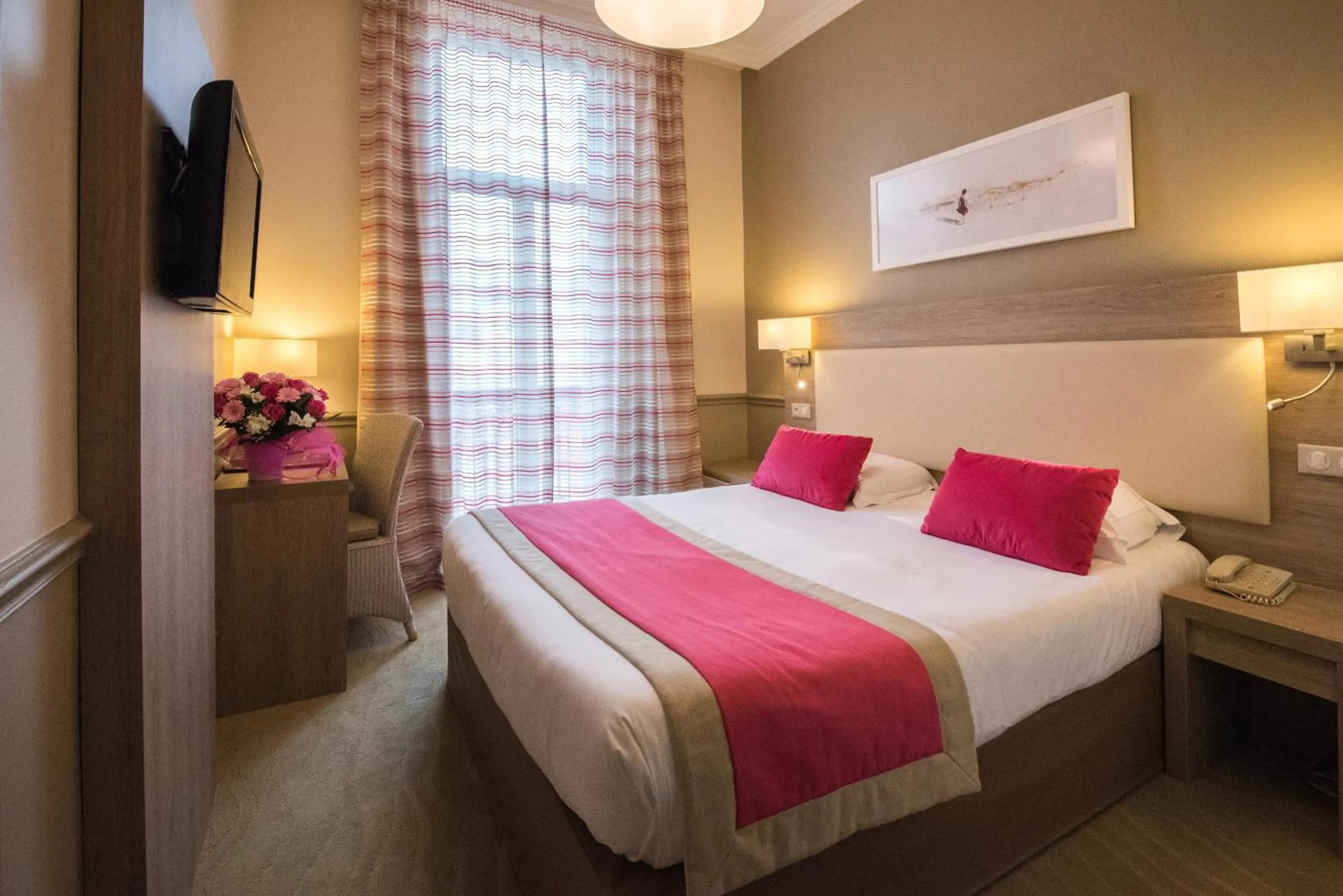 Bed in Hôtel Vacances Bleues Royal Westminster