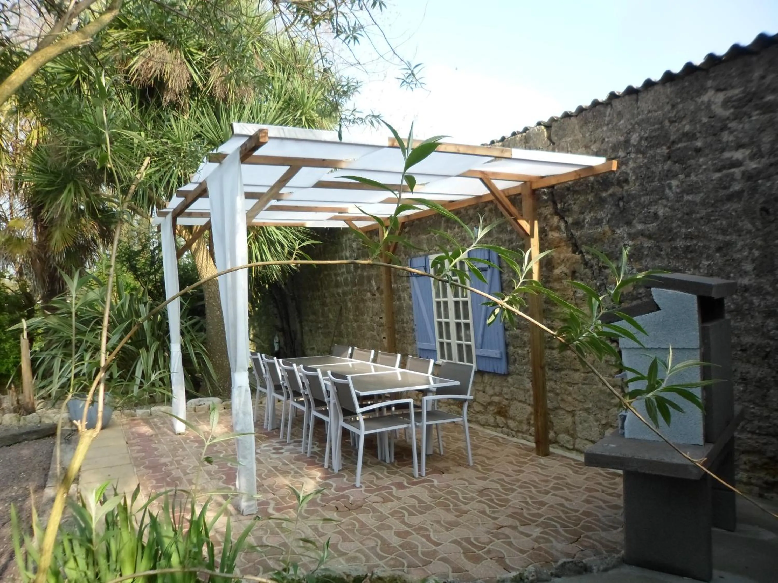 Patio in Gite familial à Carentan