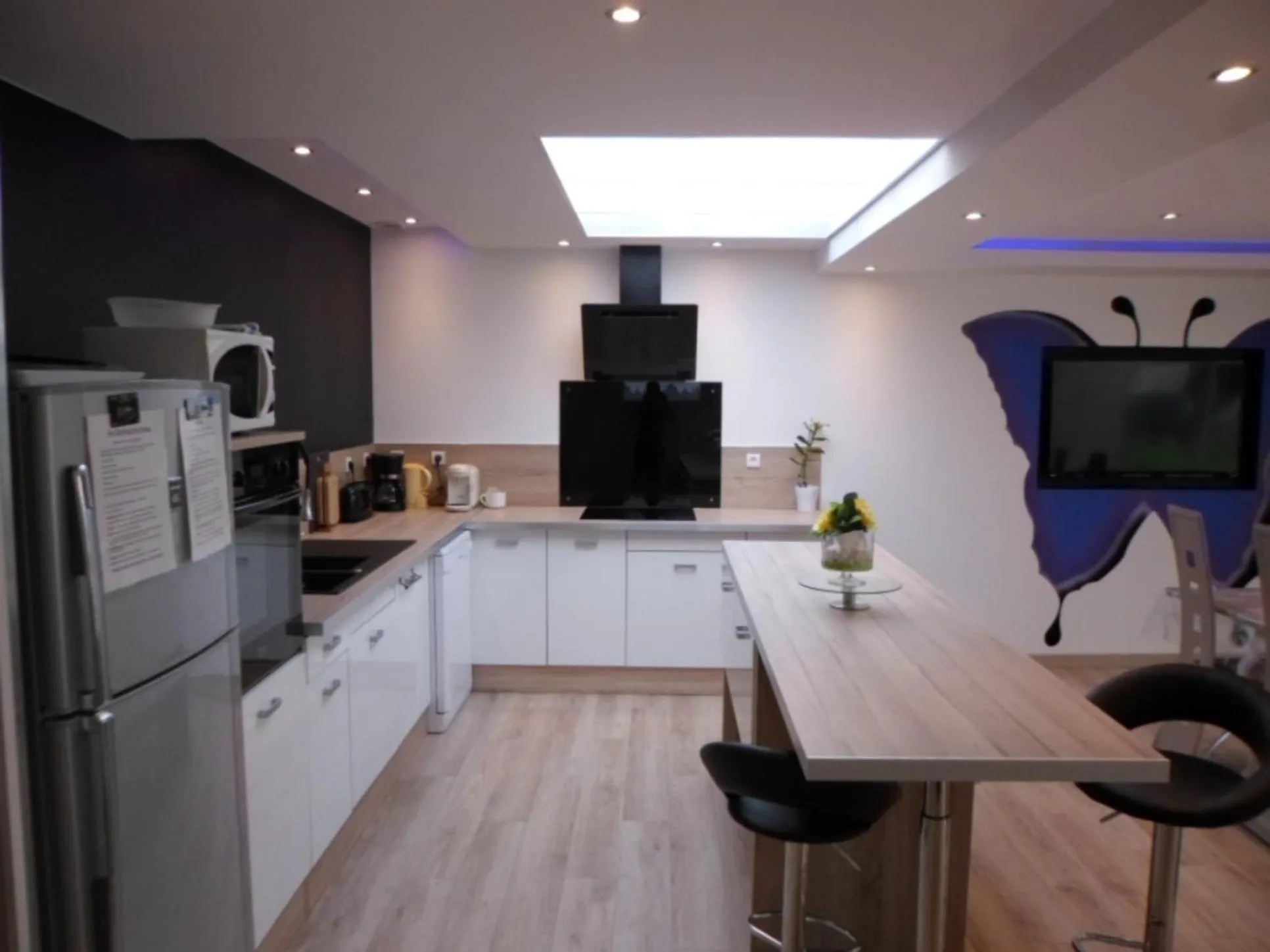 Kitchen or kitchenette in Gite familial à Carentan