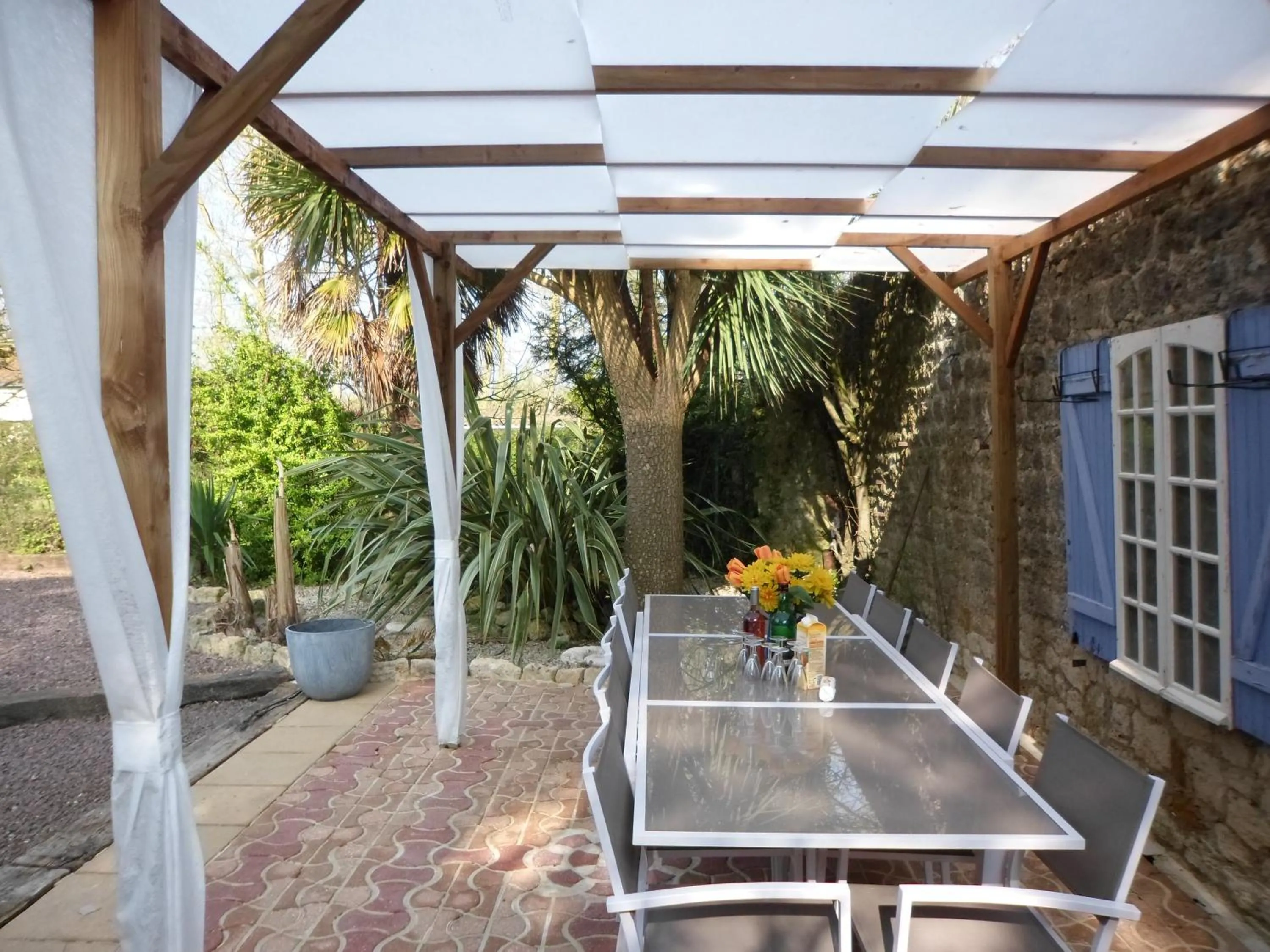 Patio in Gite familial à Carentan