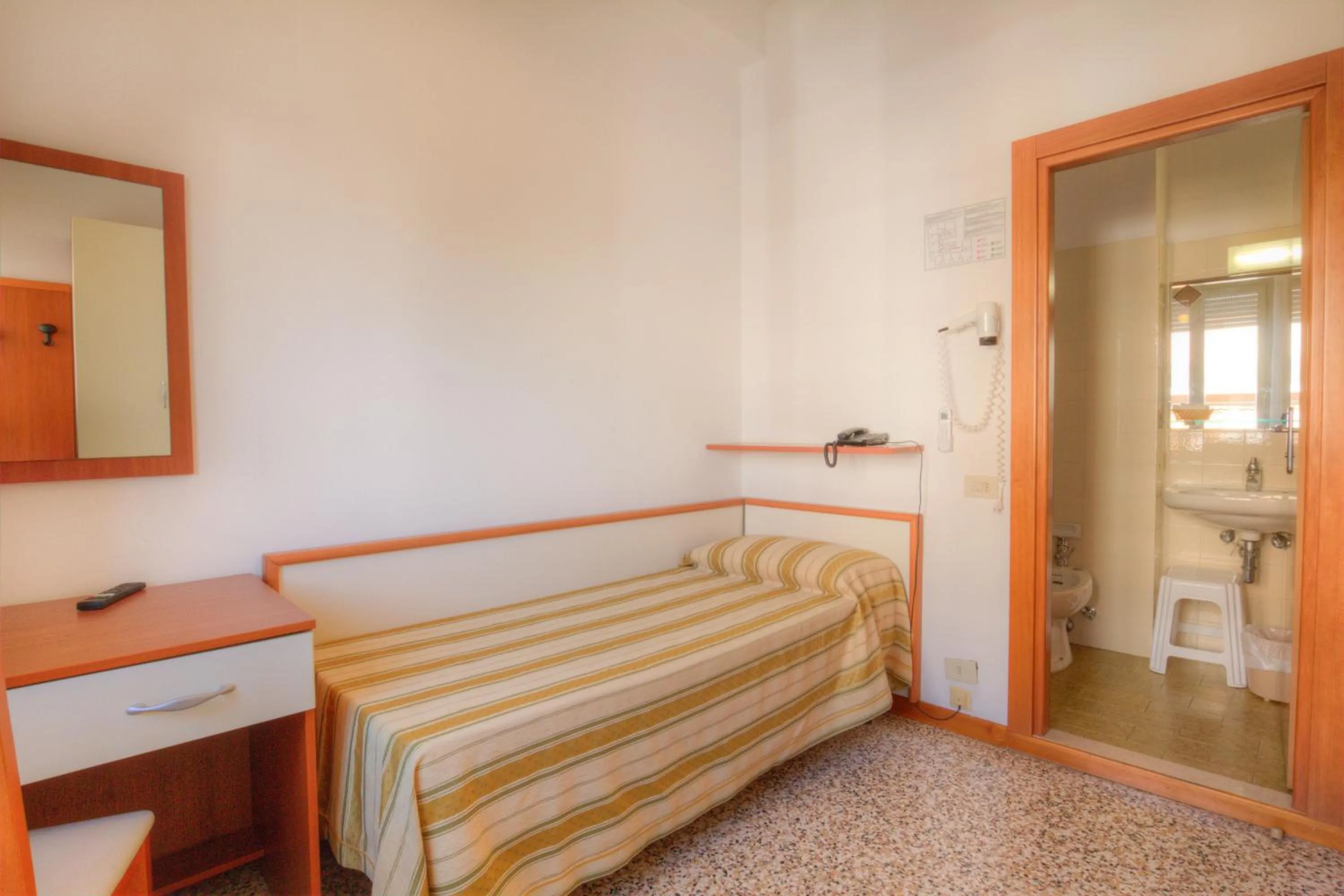 Bedroom, Bed in Hotel Happy