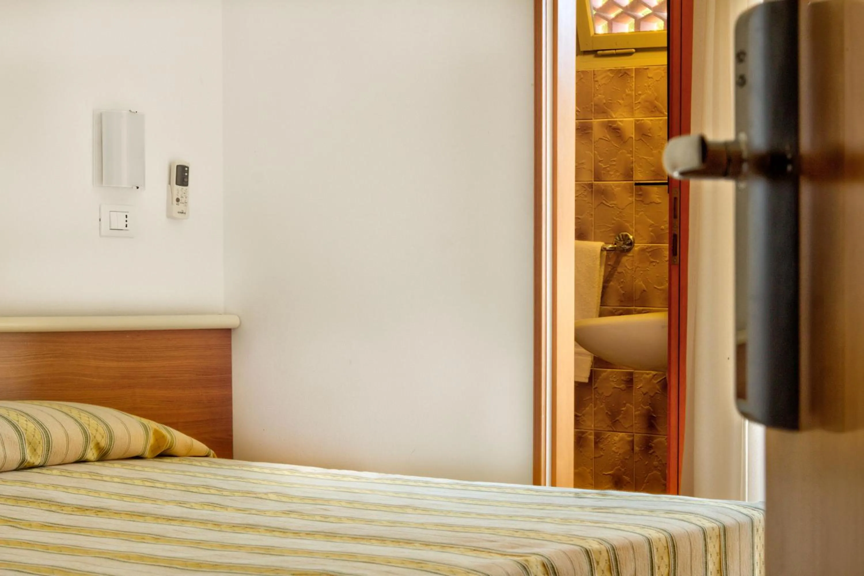 Photo of the whole room, Bed in Hotel Happy