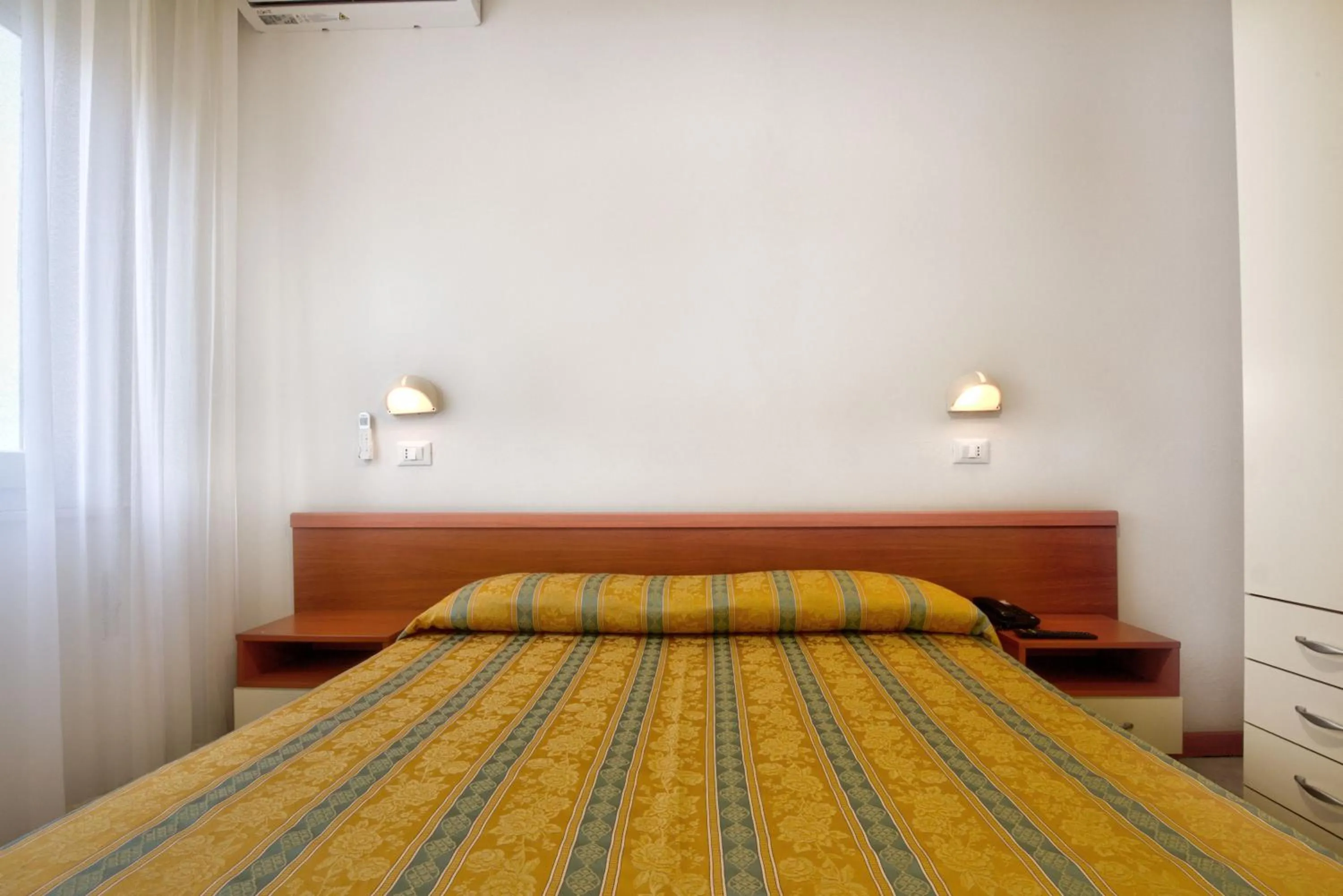 Photo of the whole room, Bed in Hotel Happy