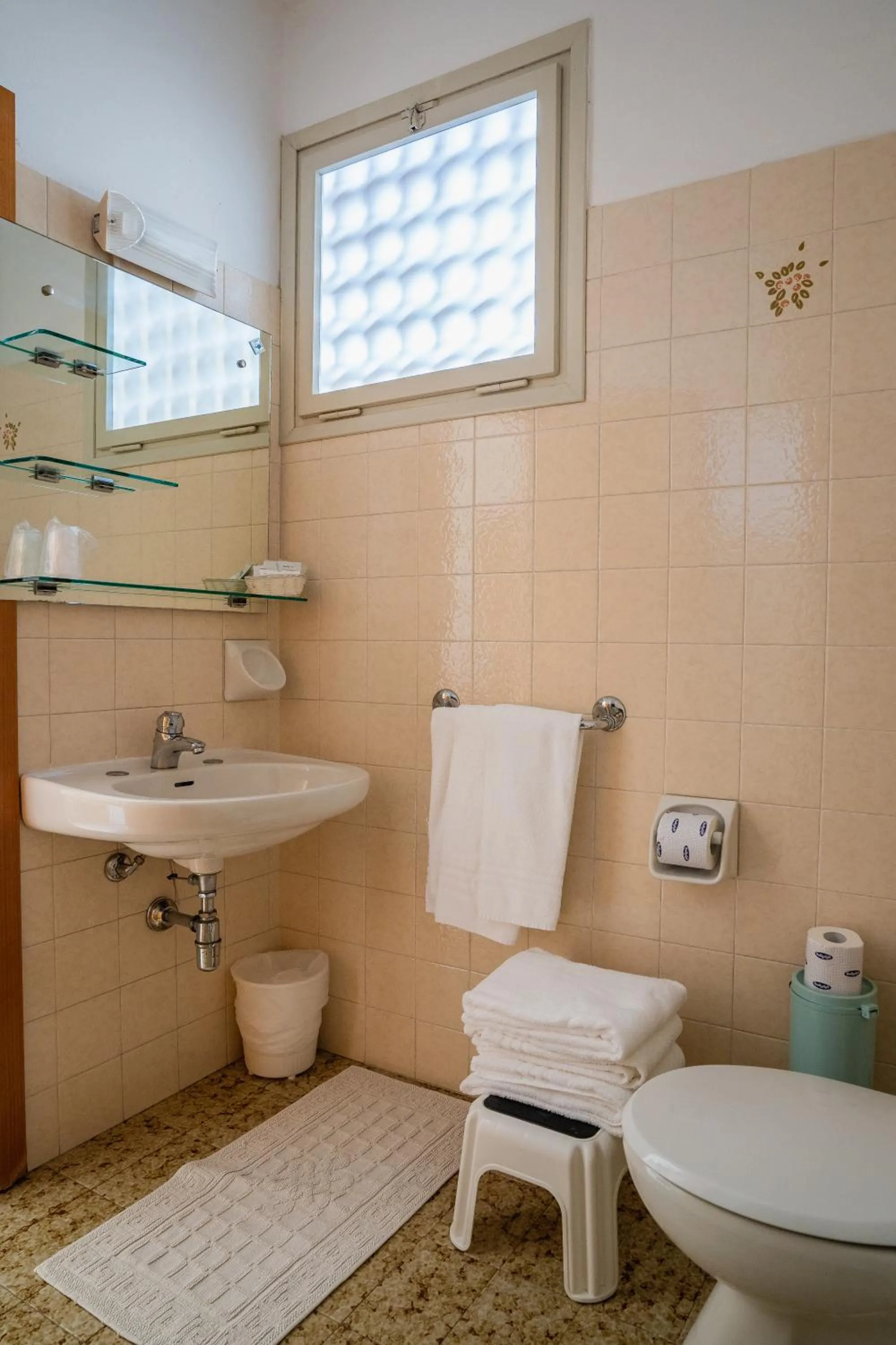 Bathroom in Hotel Happy