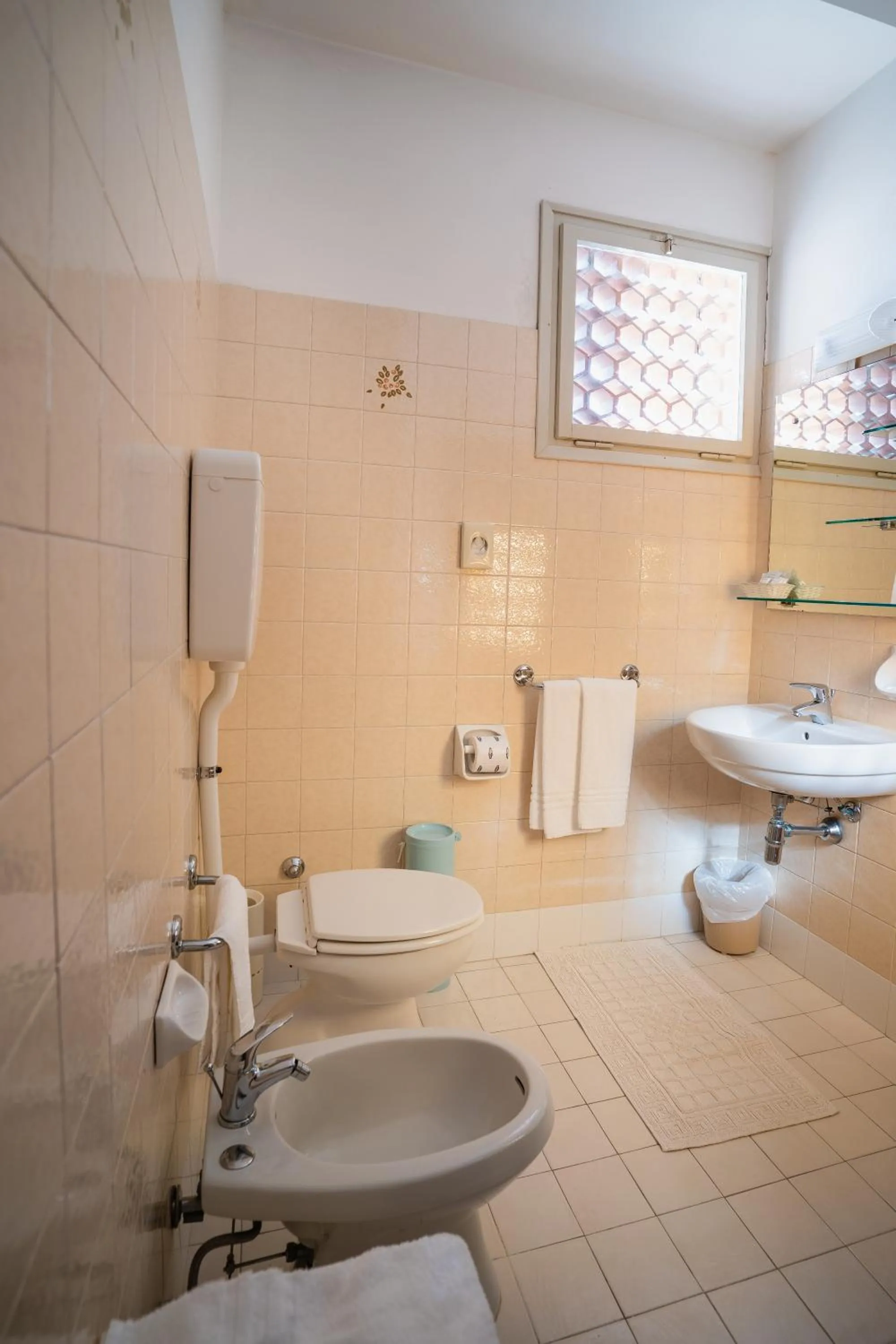 Bathroom in Hotel Happy