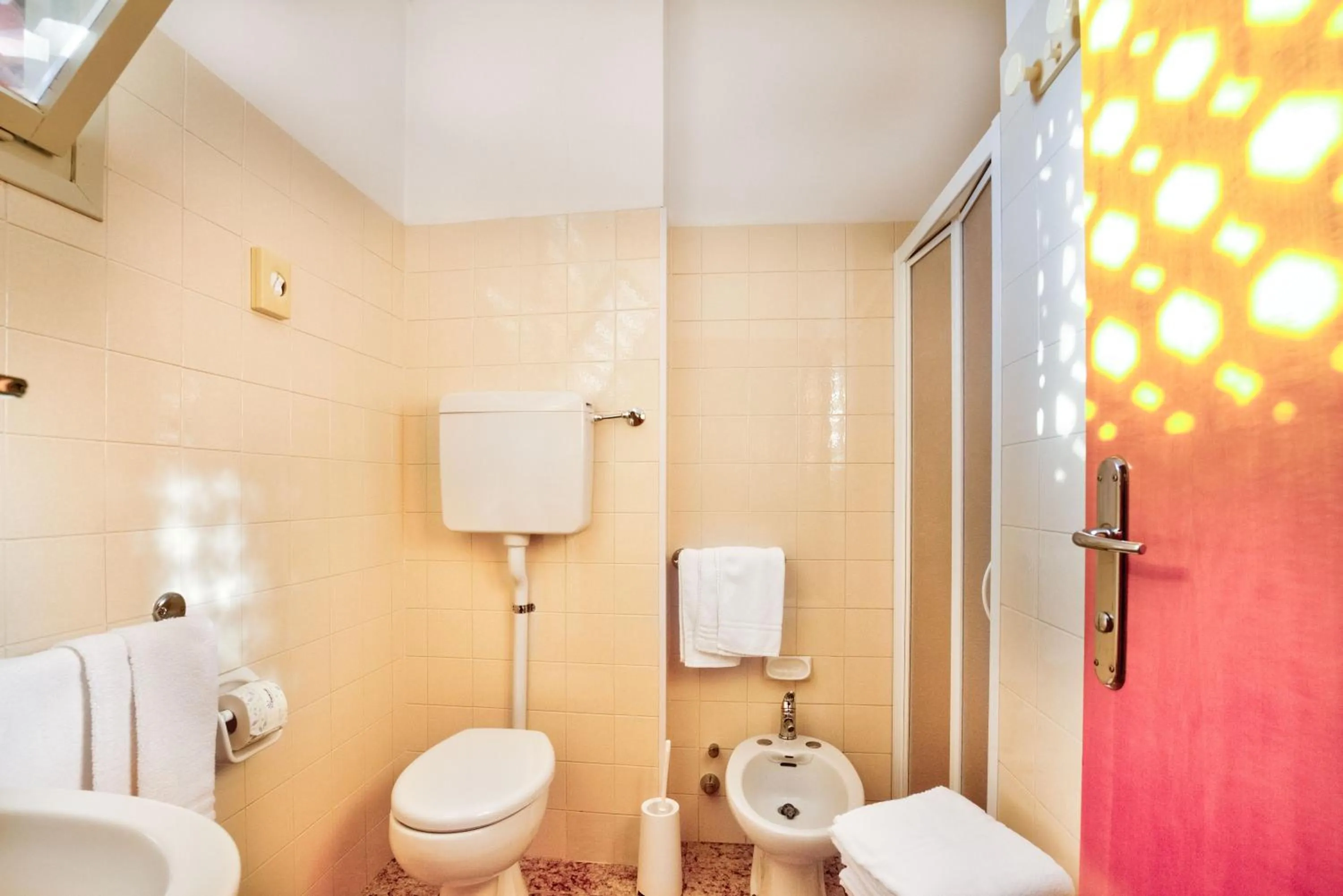 Bathroom in Hotel Happy