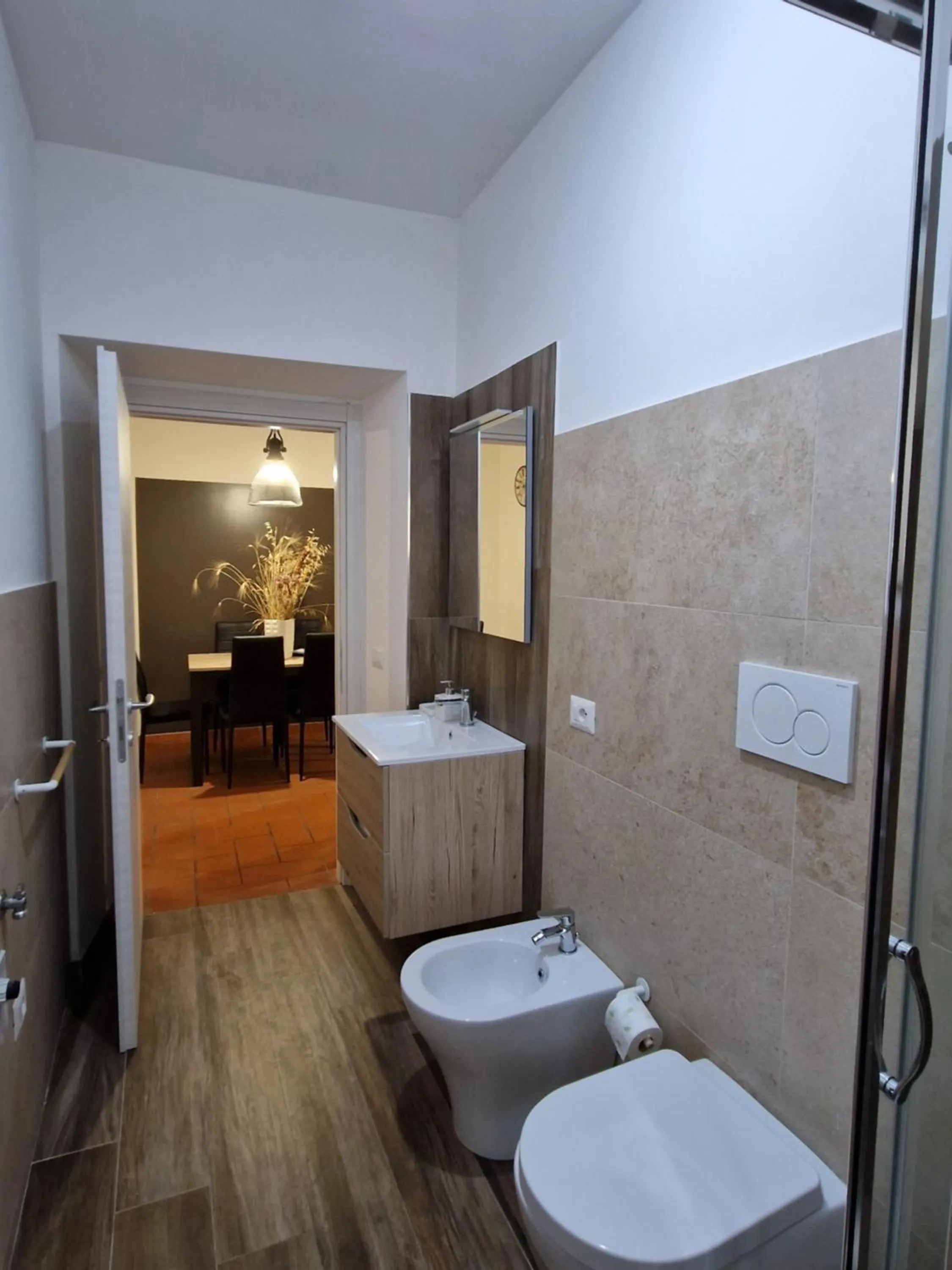 Shower in Hotel Porta Marmorea