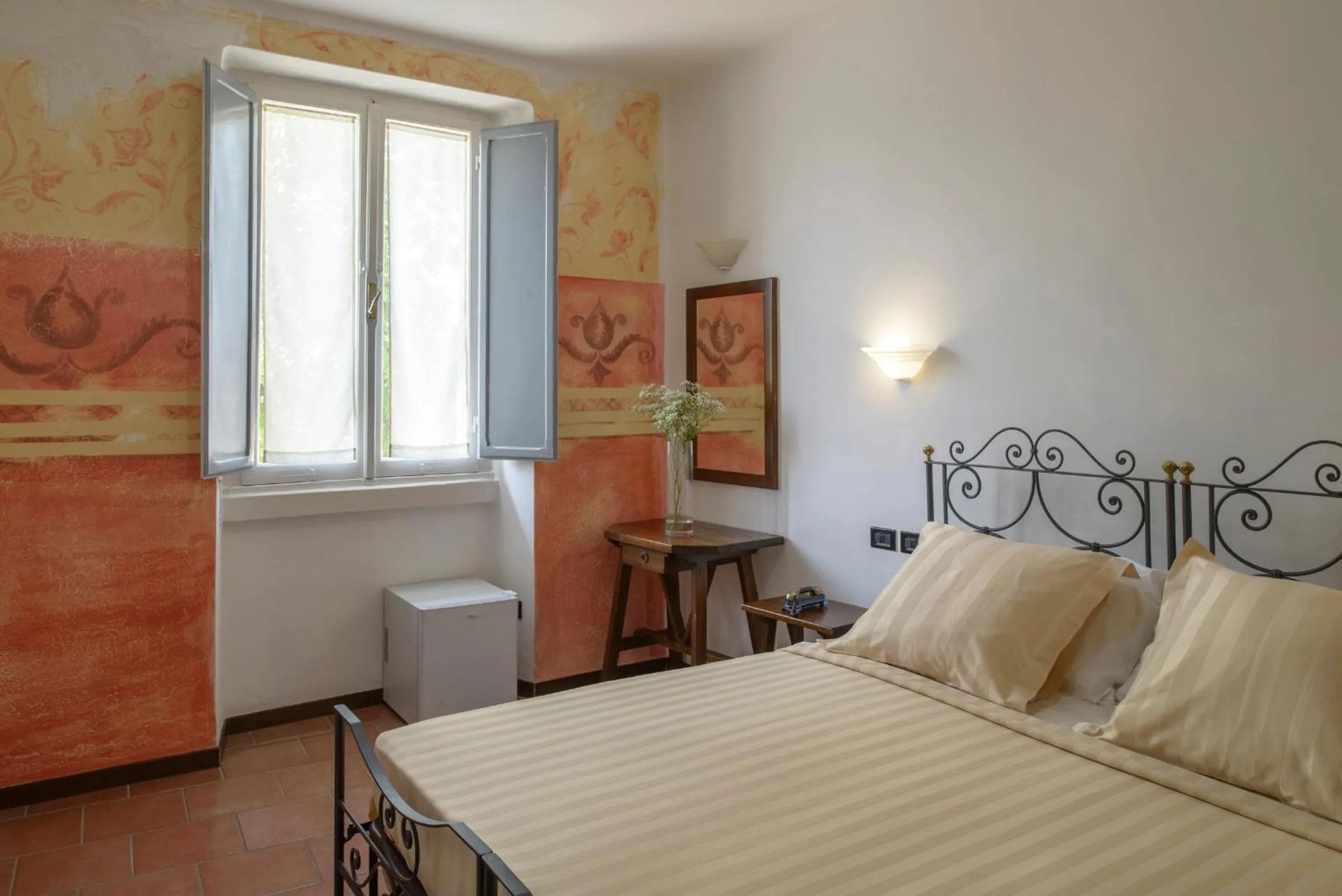 Photo of the whole room, Bed in Hotel Porta Marmorea