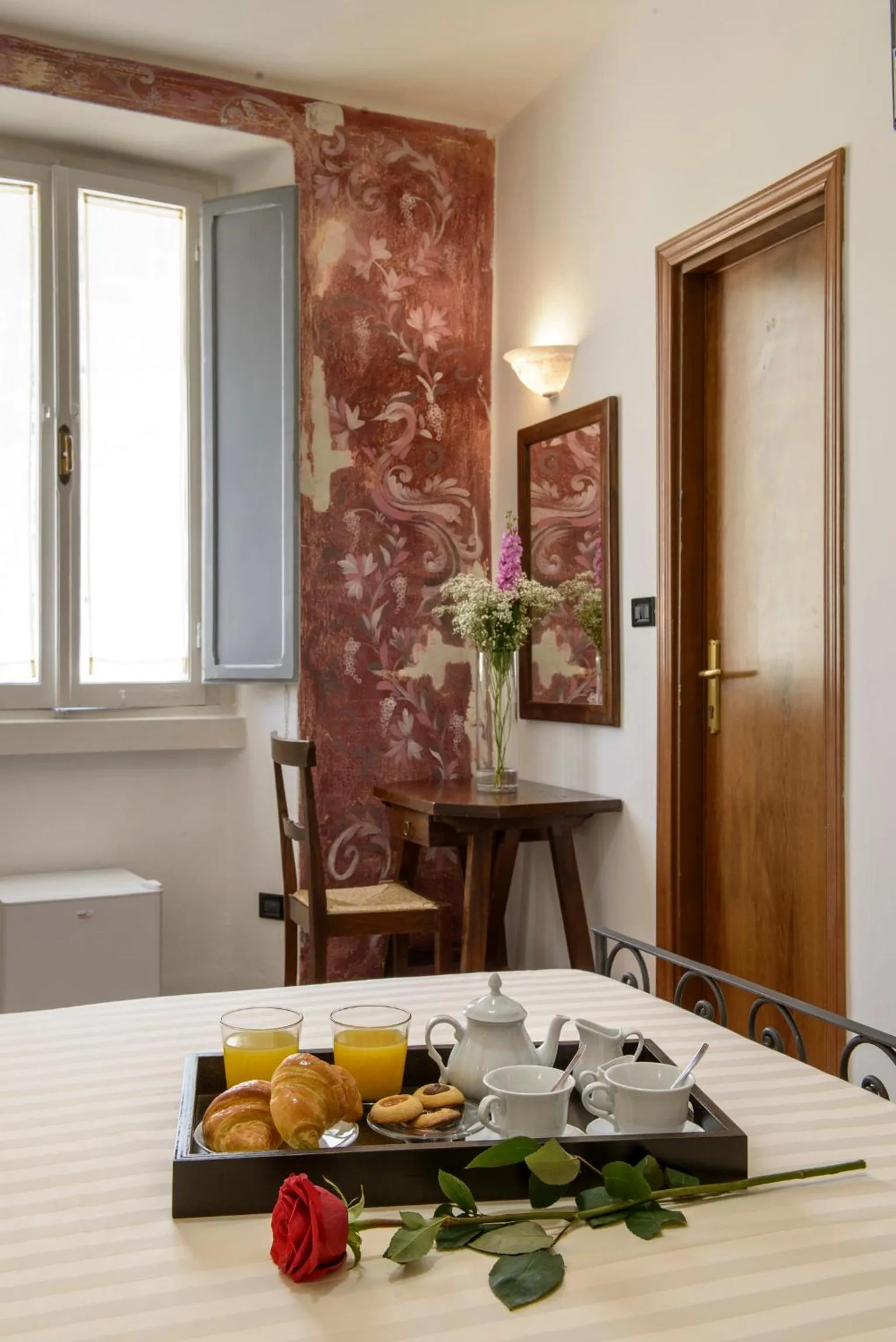 Food and drinks in Hotel Porta Marmorea